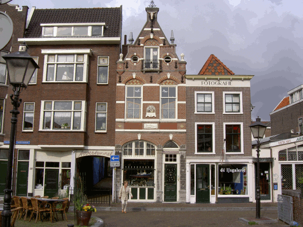 410.gif (176157 bytes)