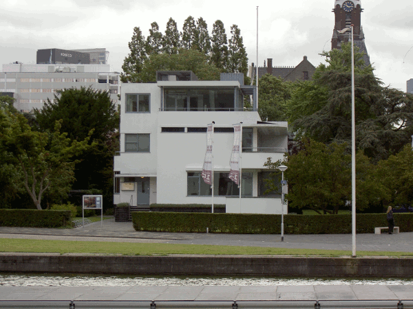 470.gif (165976 bytes)