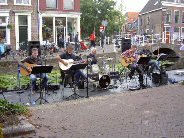 800.gif (202765 bytes)