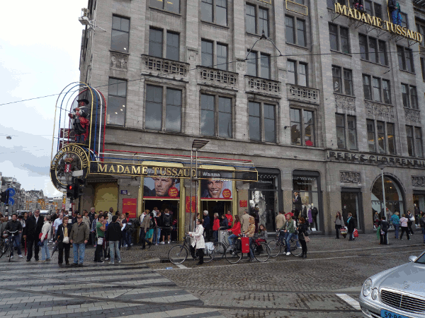 820.gif (184139 bytes)