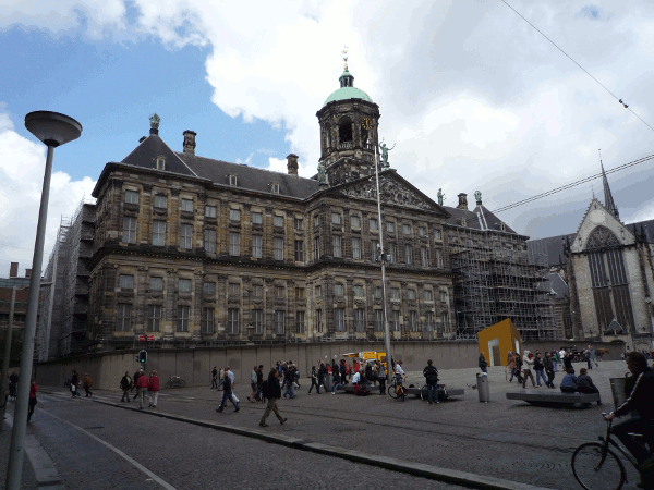 830.gif (159559 bytes)