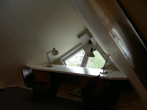 1070.gif (170649 bytes)