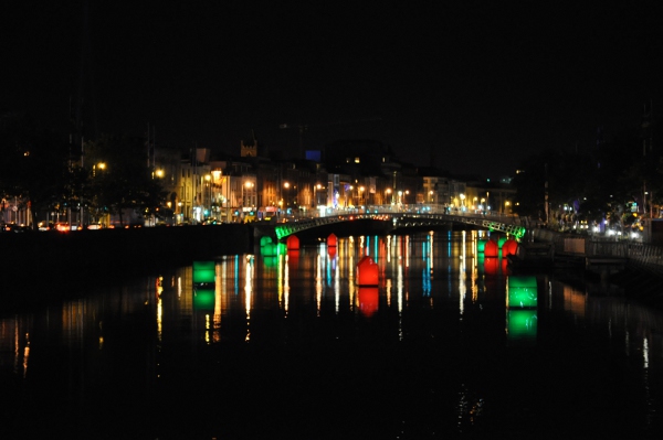 300.jpg (250910 bytes)