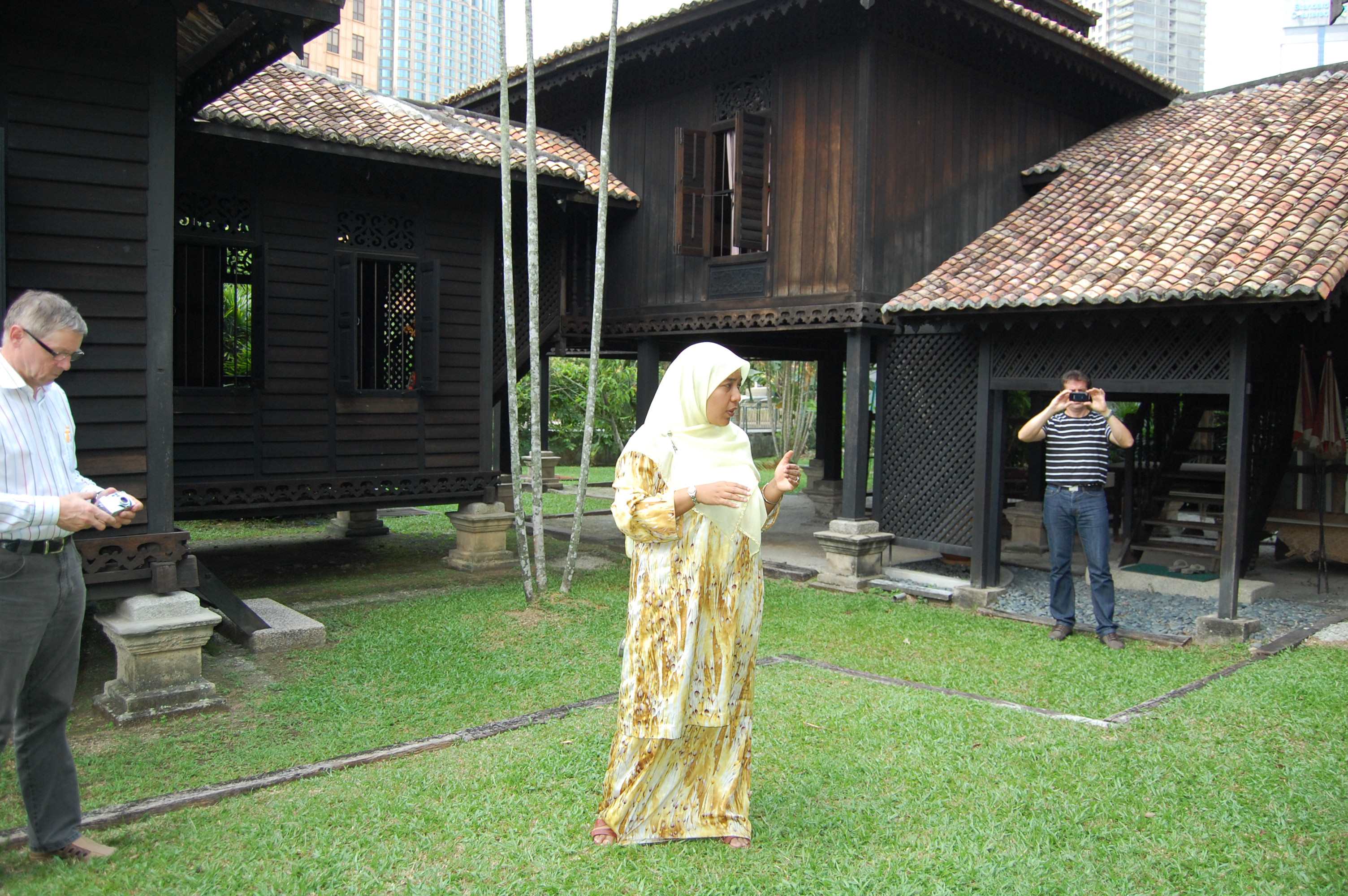 130.jpg (192791 bytes)