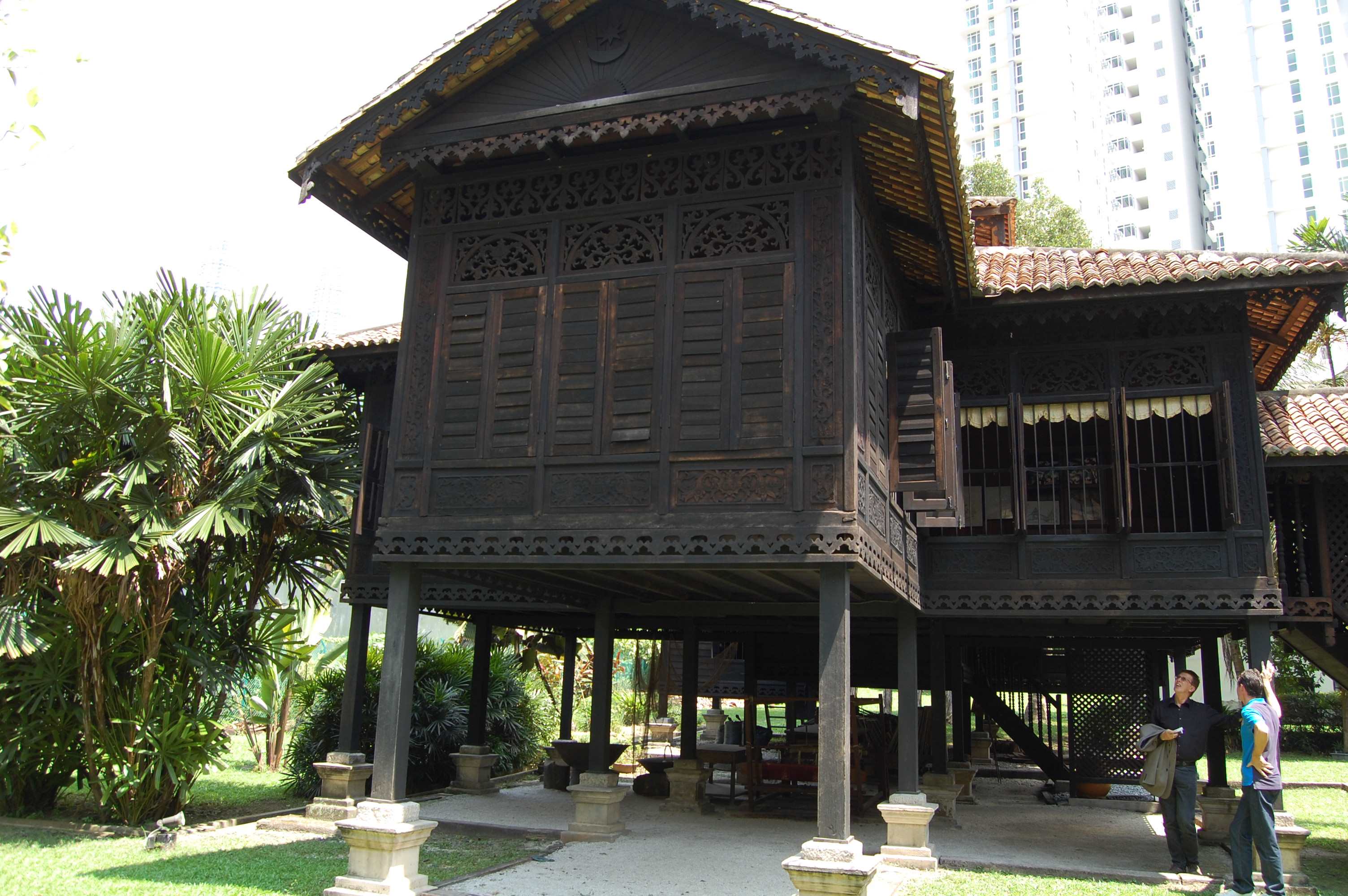 140.jpg (165735 bytes)