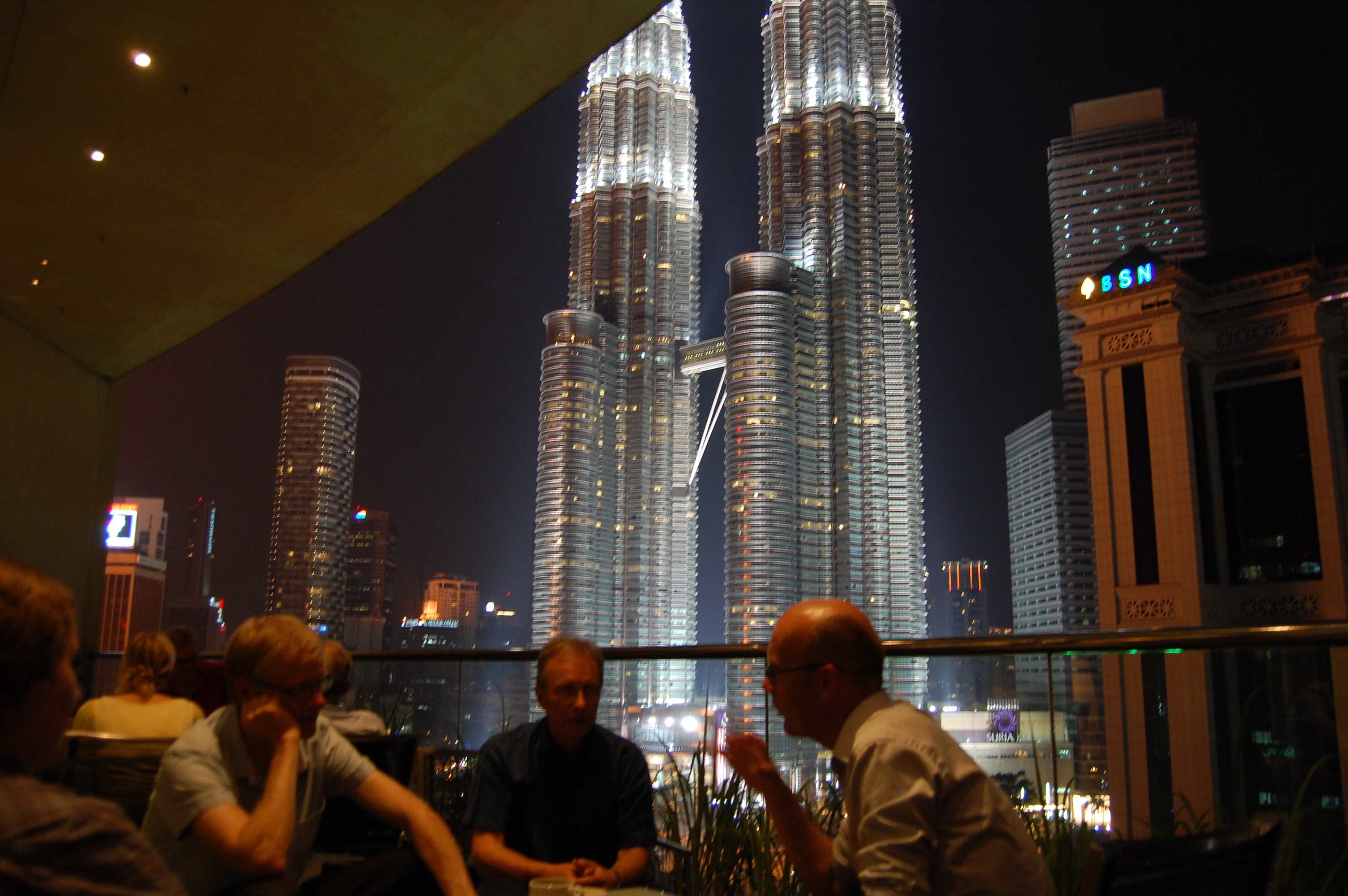 260.jpg (250910 bytes)