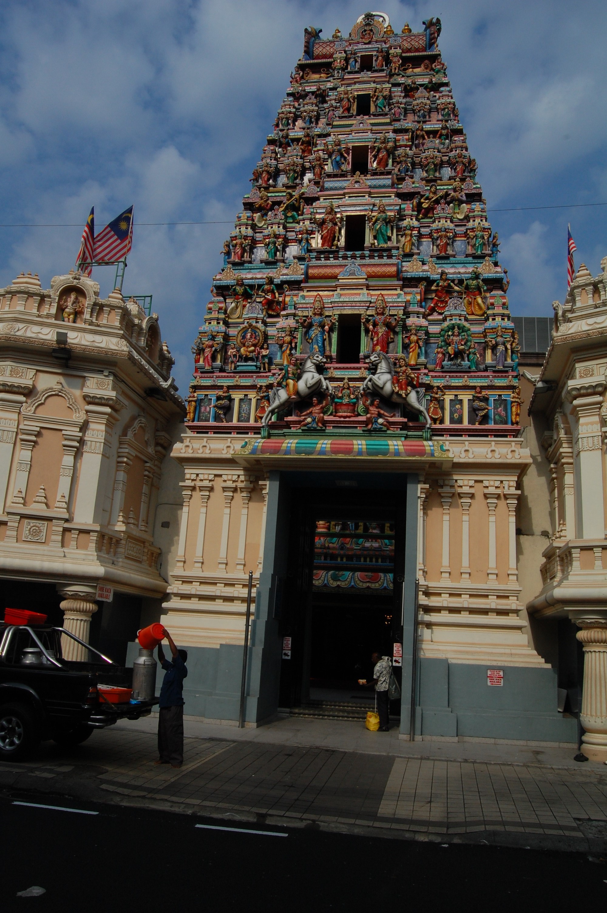 330.jpg (154135 bytes)