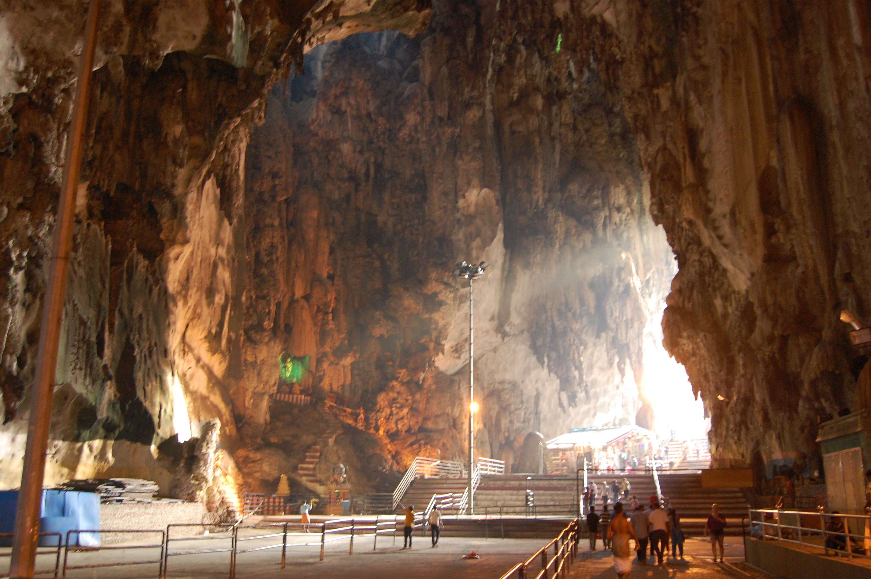 820.jpg (147915 bytes)