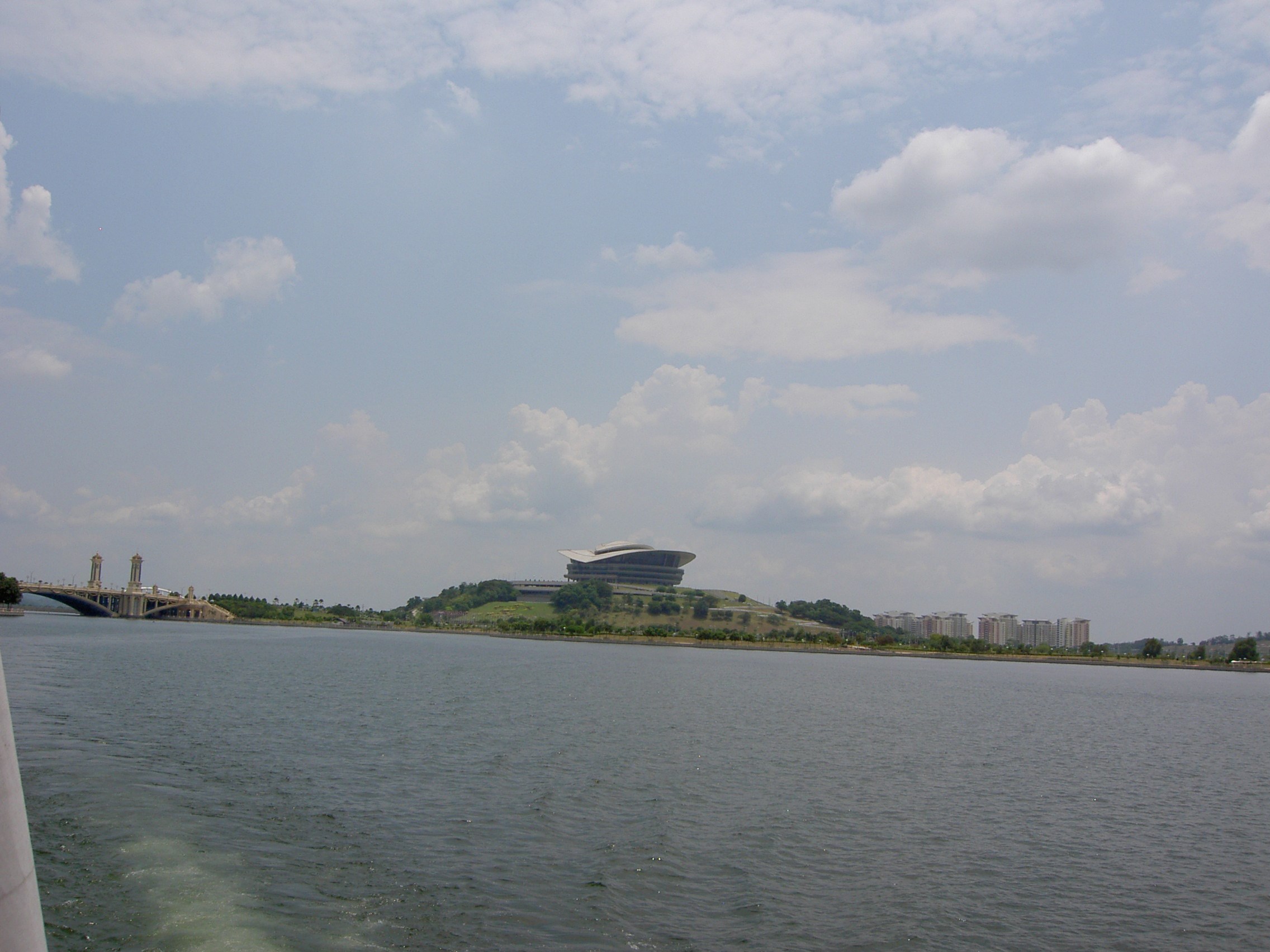 870.jpg (179639 bytes)