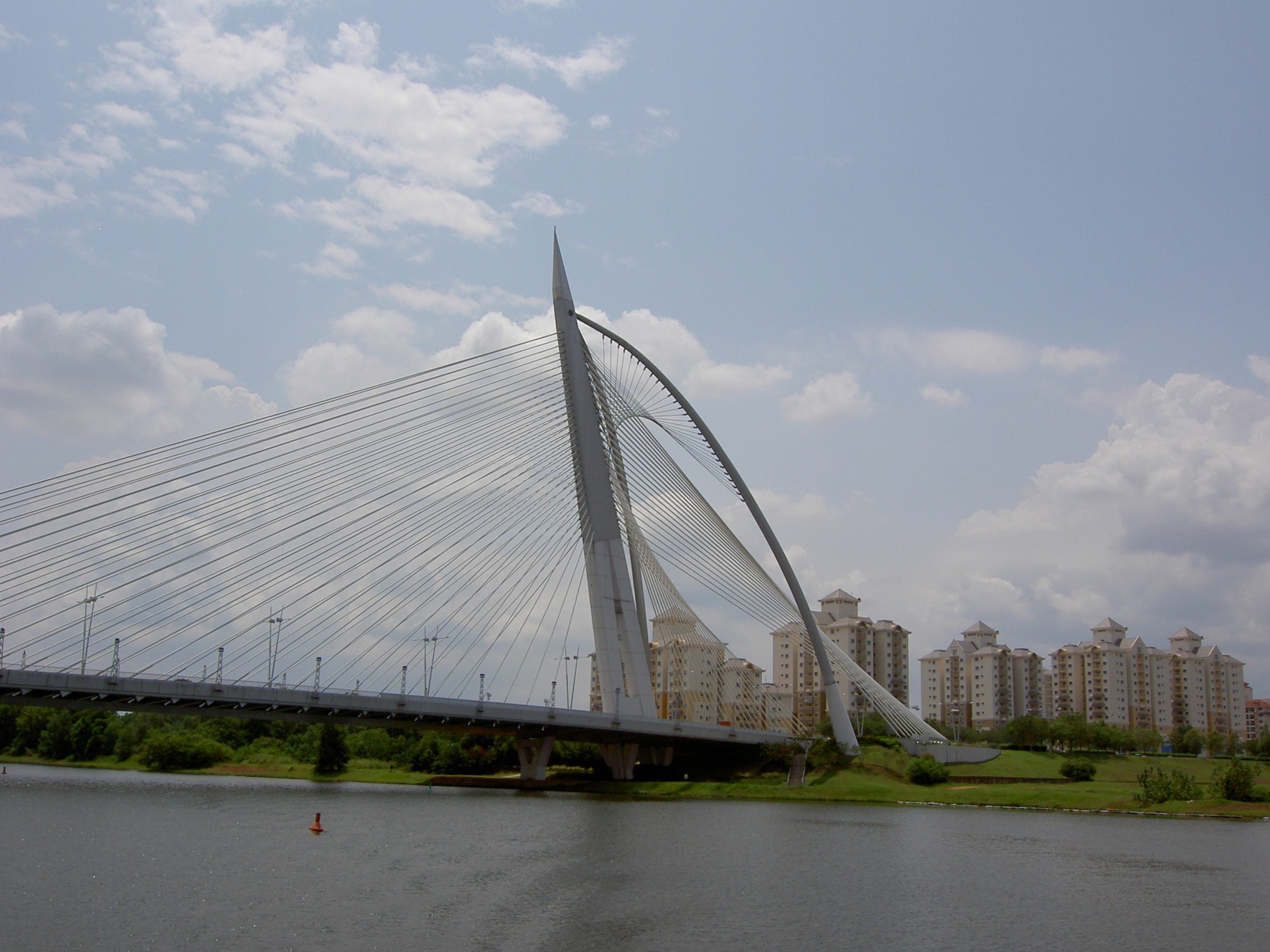 880.jpg (147915 bytes)