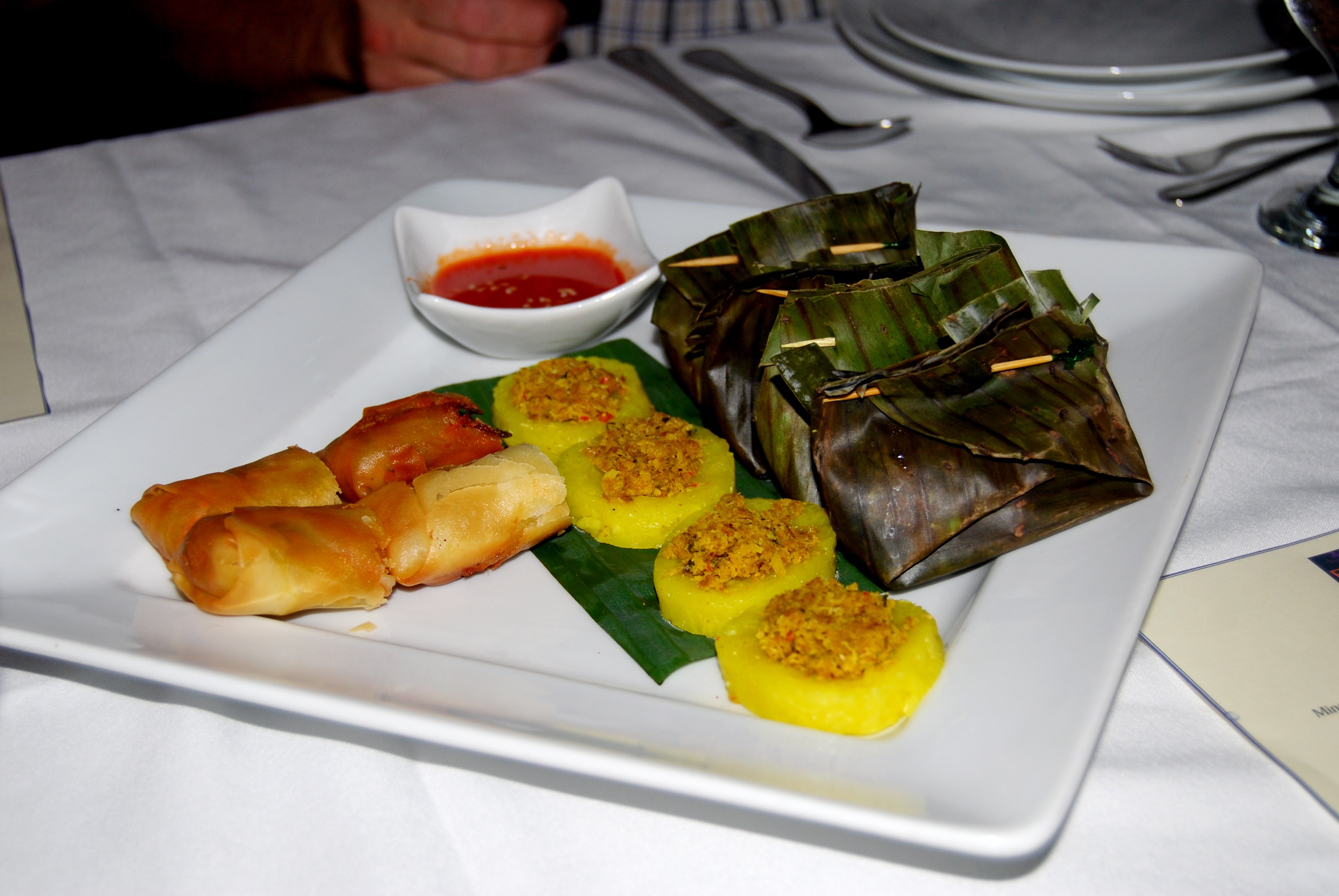 900.jpg (179639 bytes)