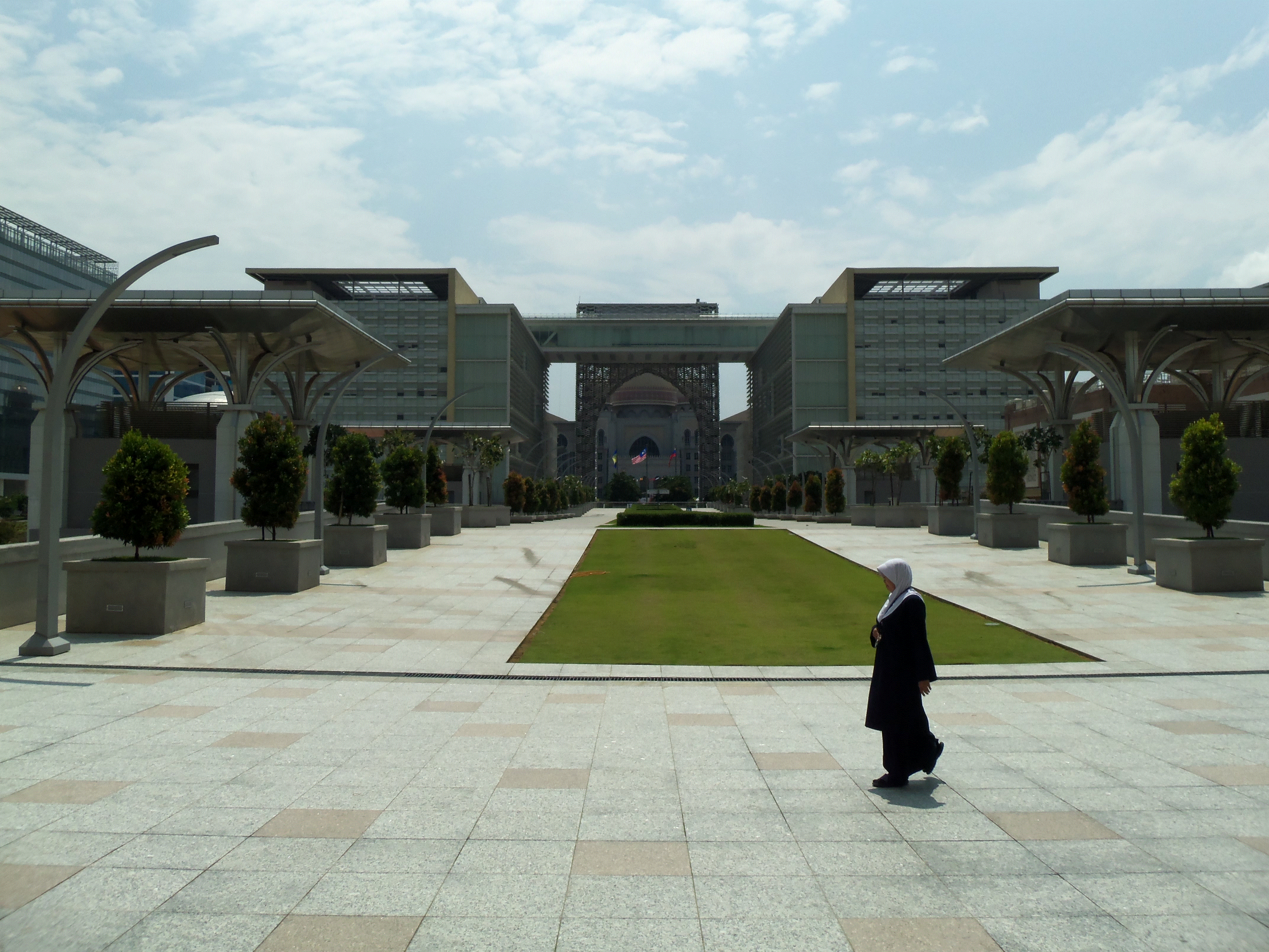 0539.gif (147915 bytes)