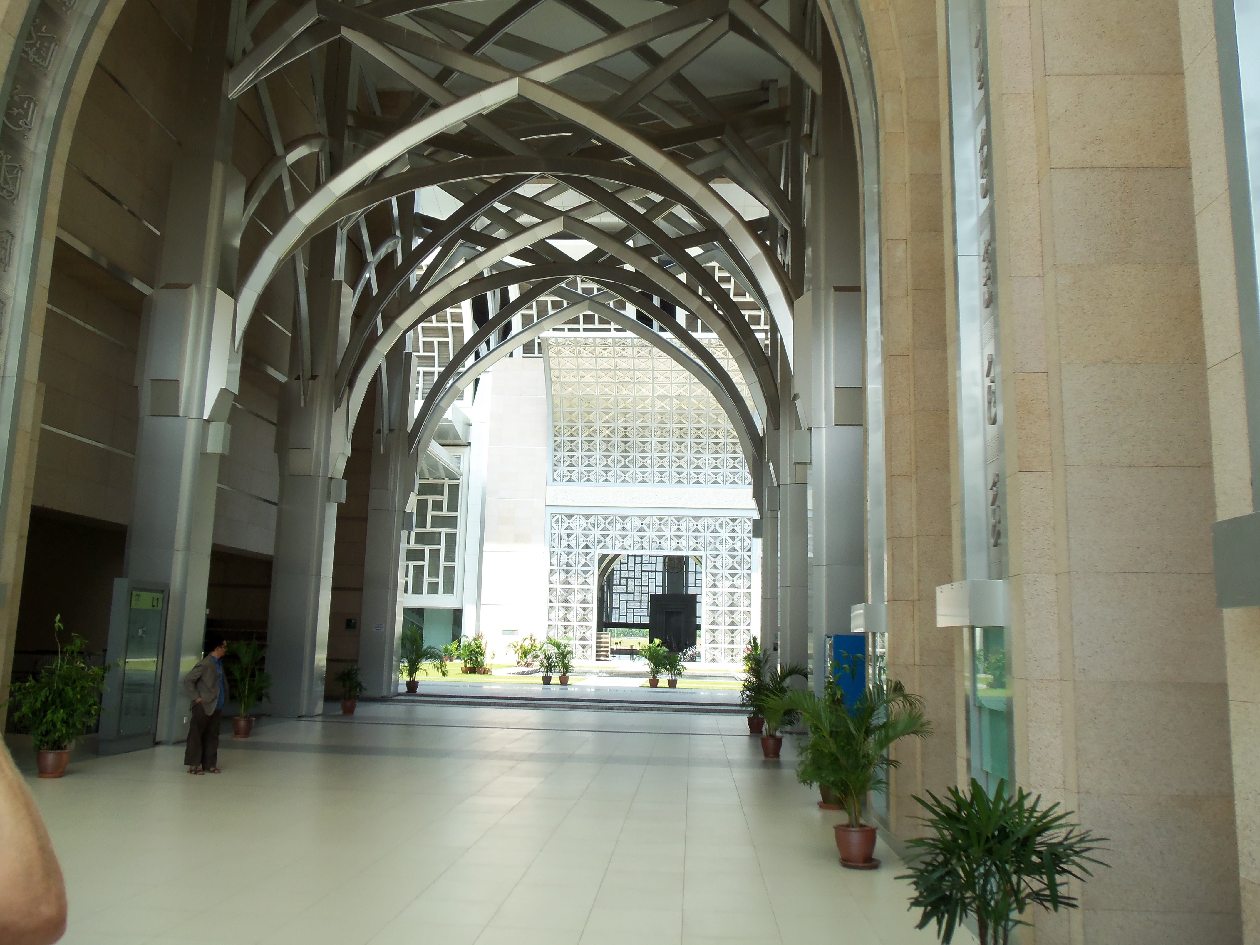 0540.jpg (179639 bytes)