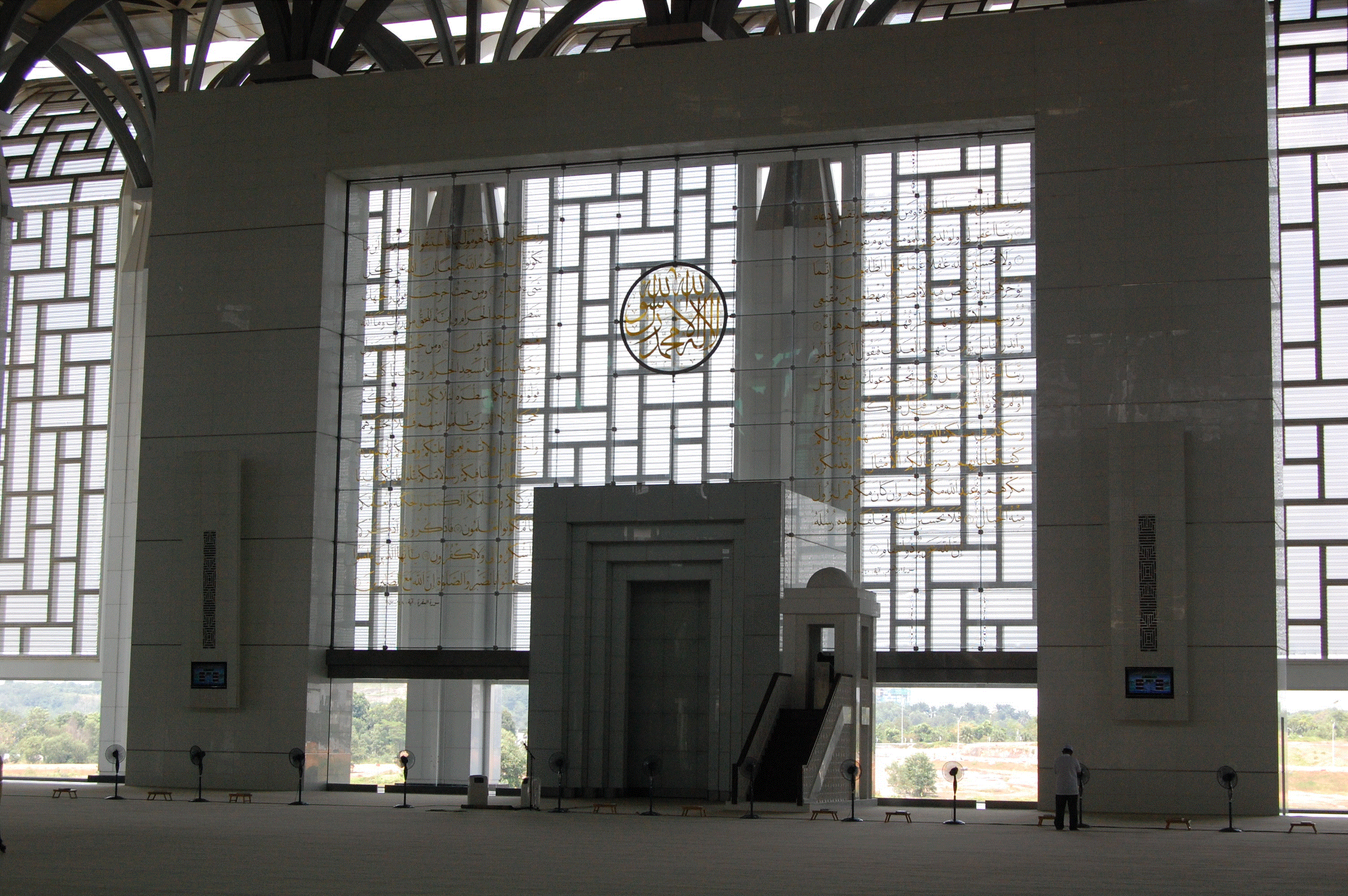 0561.gif (179639 bytes)