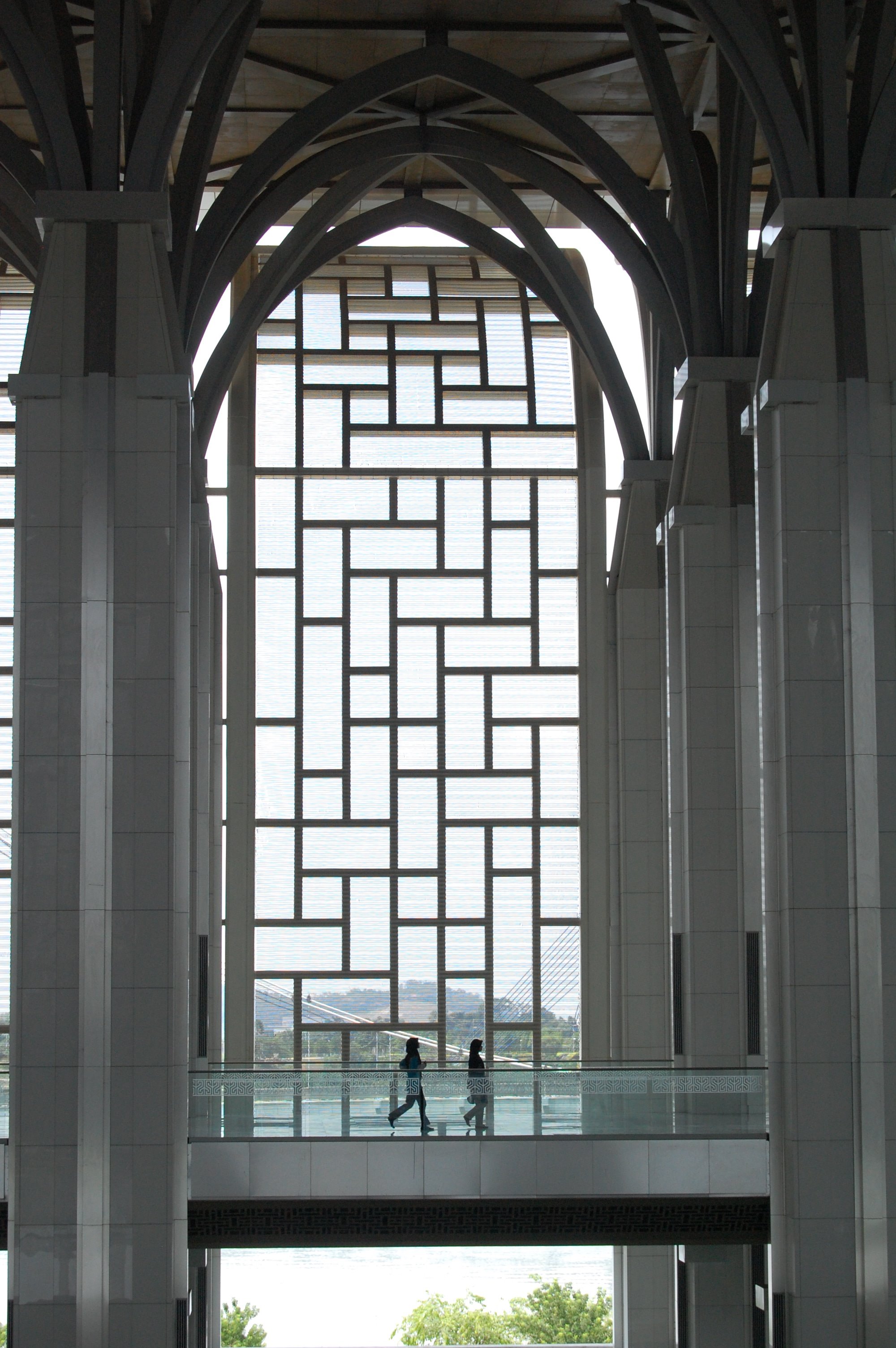 0562.jpg (147915 bytes)