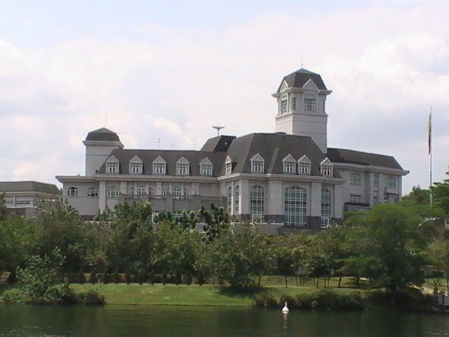 0657.jpg (179639 bytes)