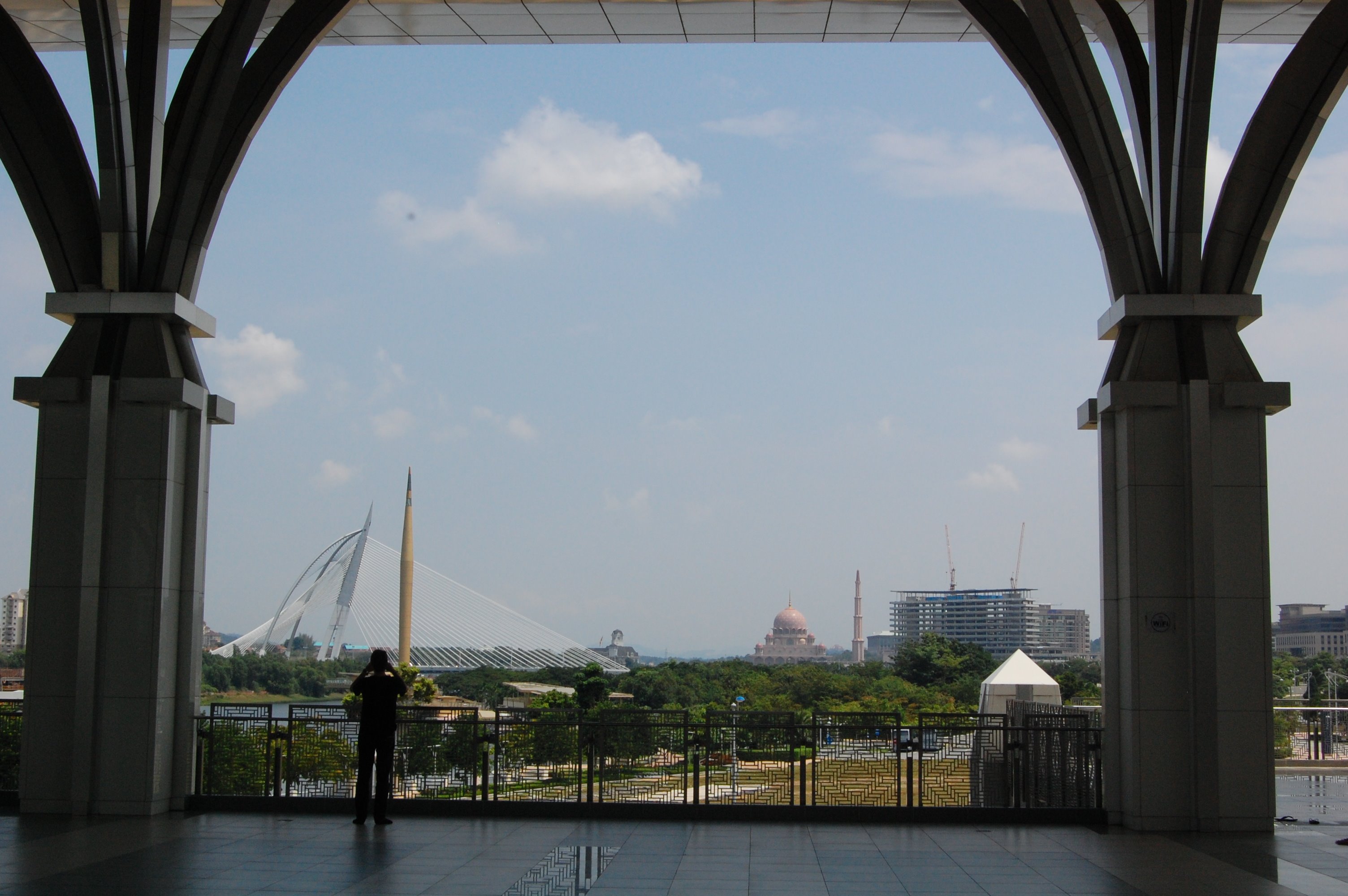 0706.jpg (179639 bytes)