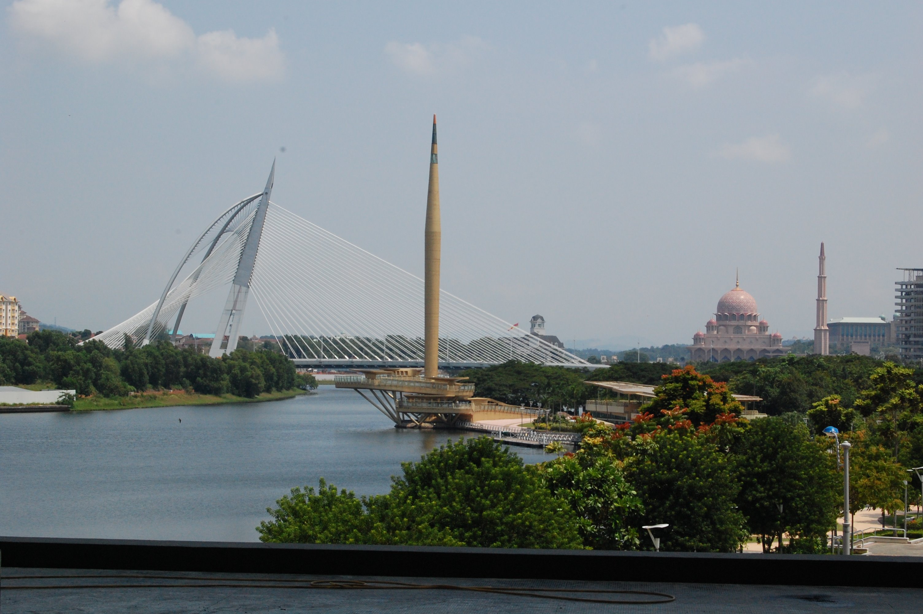 0709.jpg (179639 bytes)