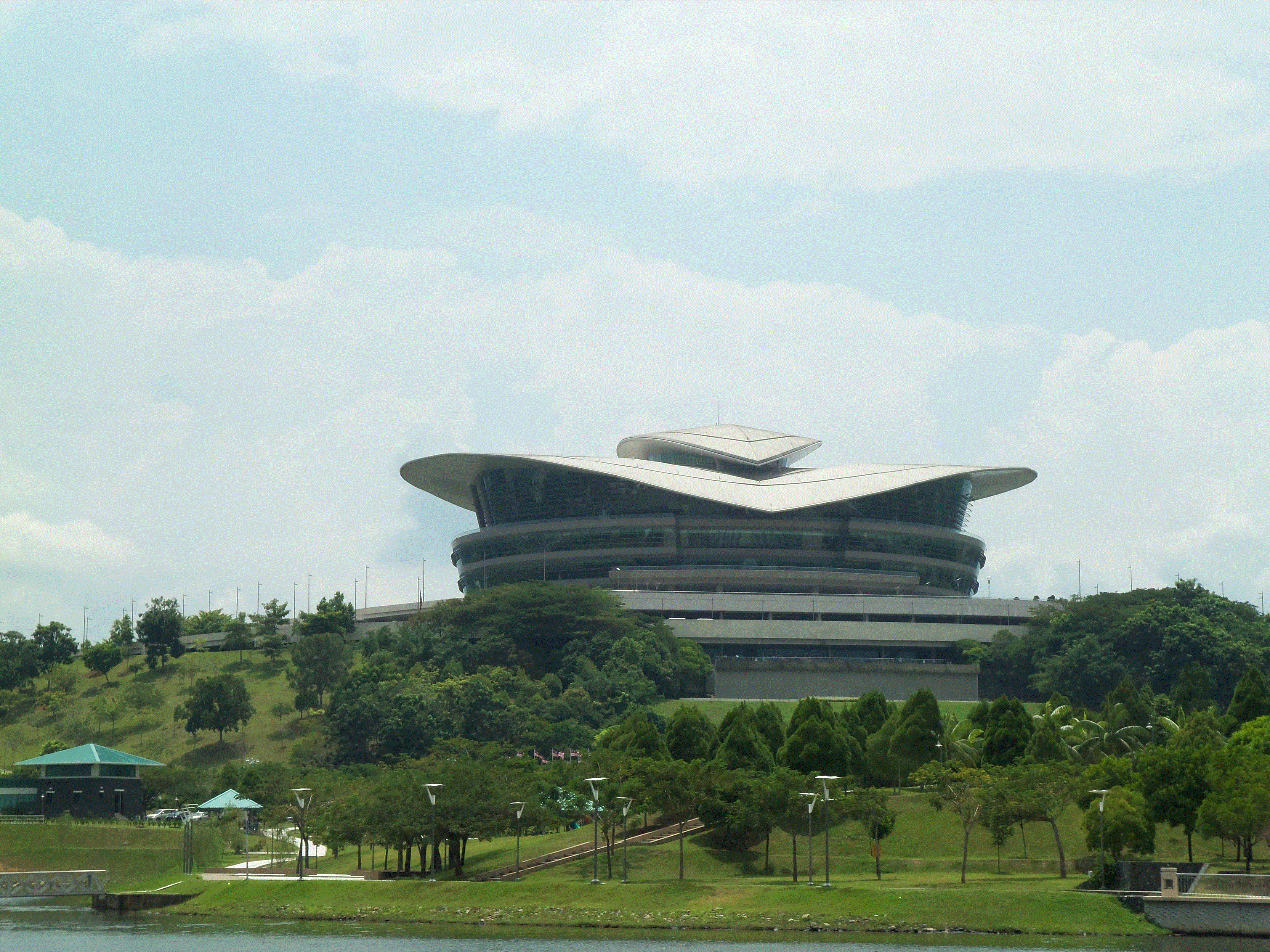 0722.gif (147915 bytes)