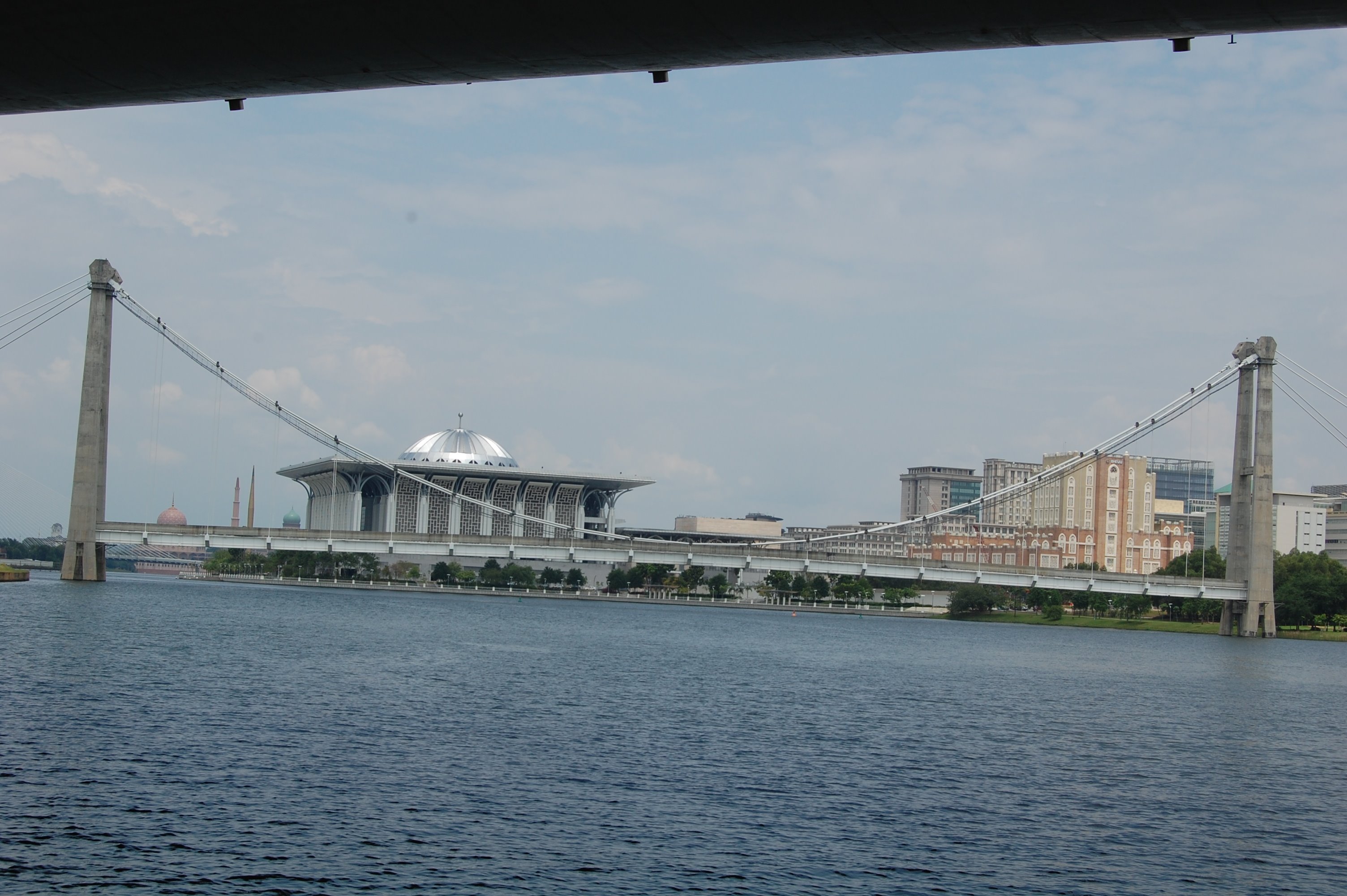 0732.jpg (179639 bytes)