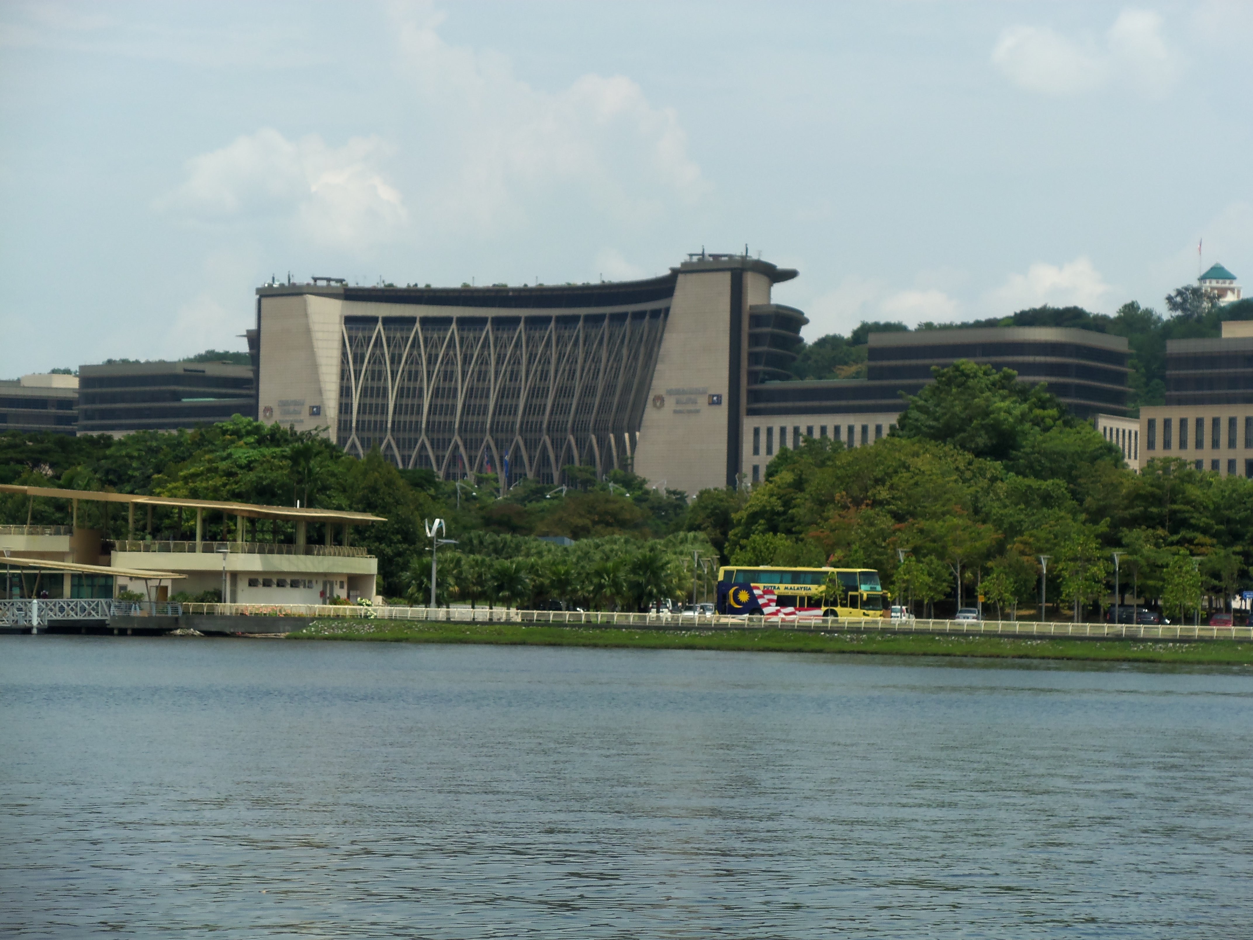 0736.jpg (179639 bytes)