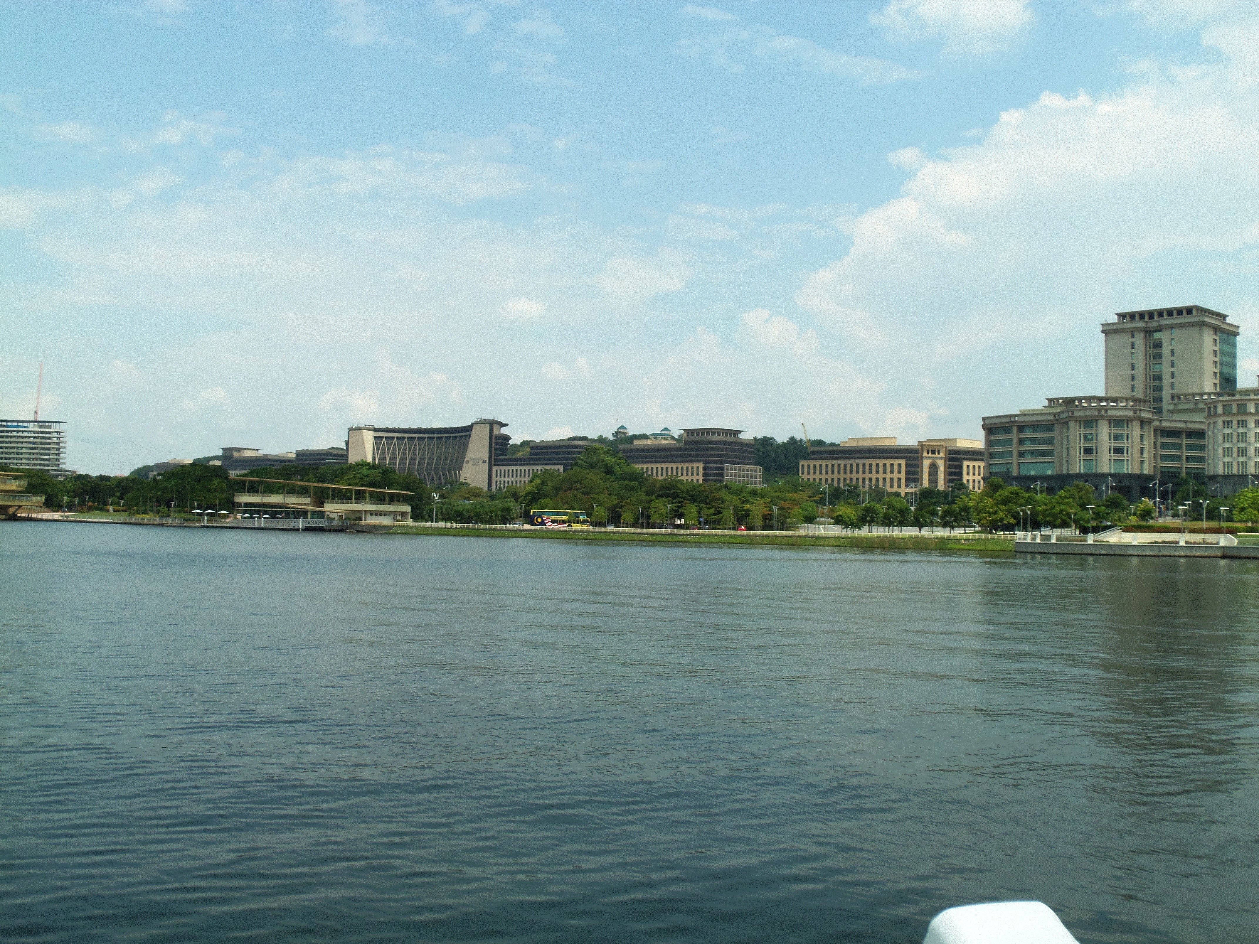 0738.gif (147915 bytes)