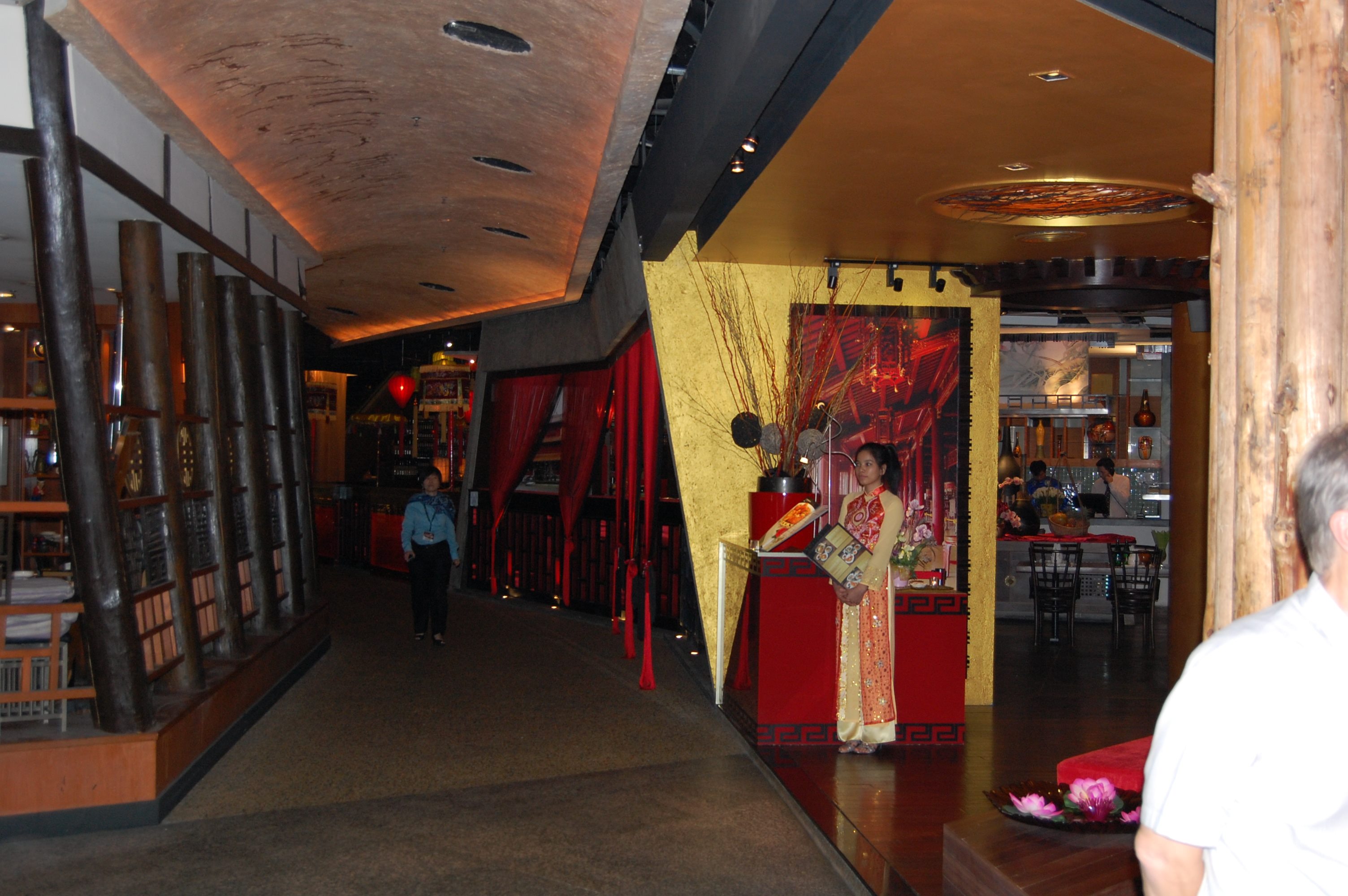 0910.jpg (170792 bytes)