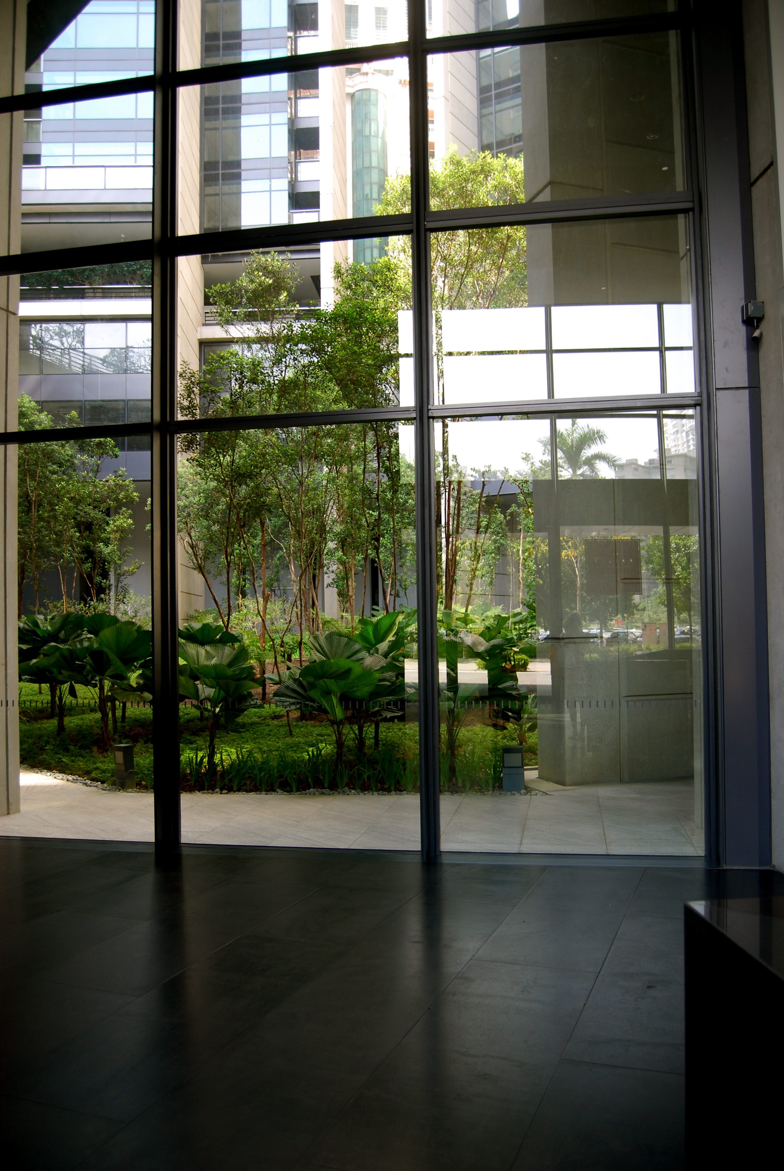 1003.jpg (179639 bytes)