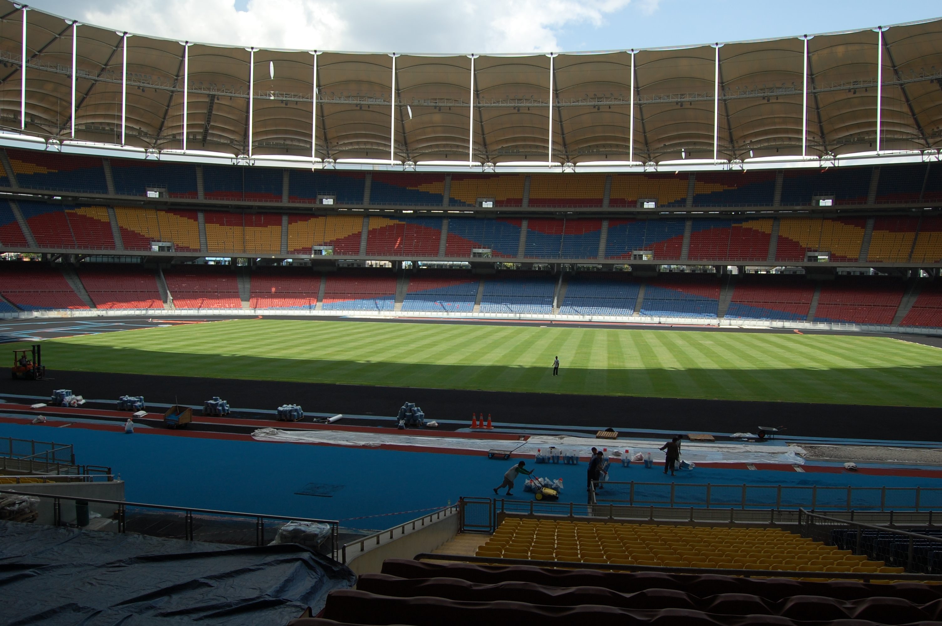 1025.jpg (147915 bytes)