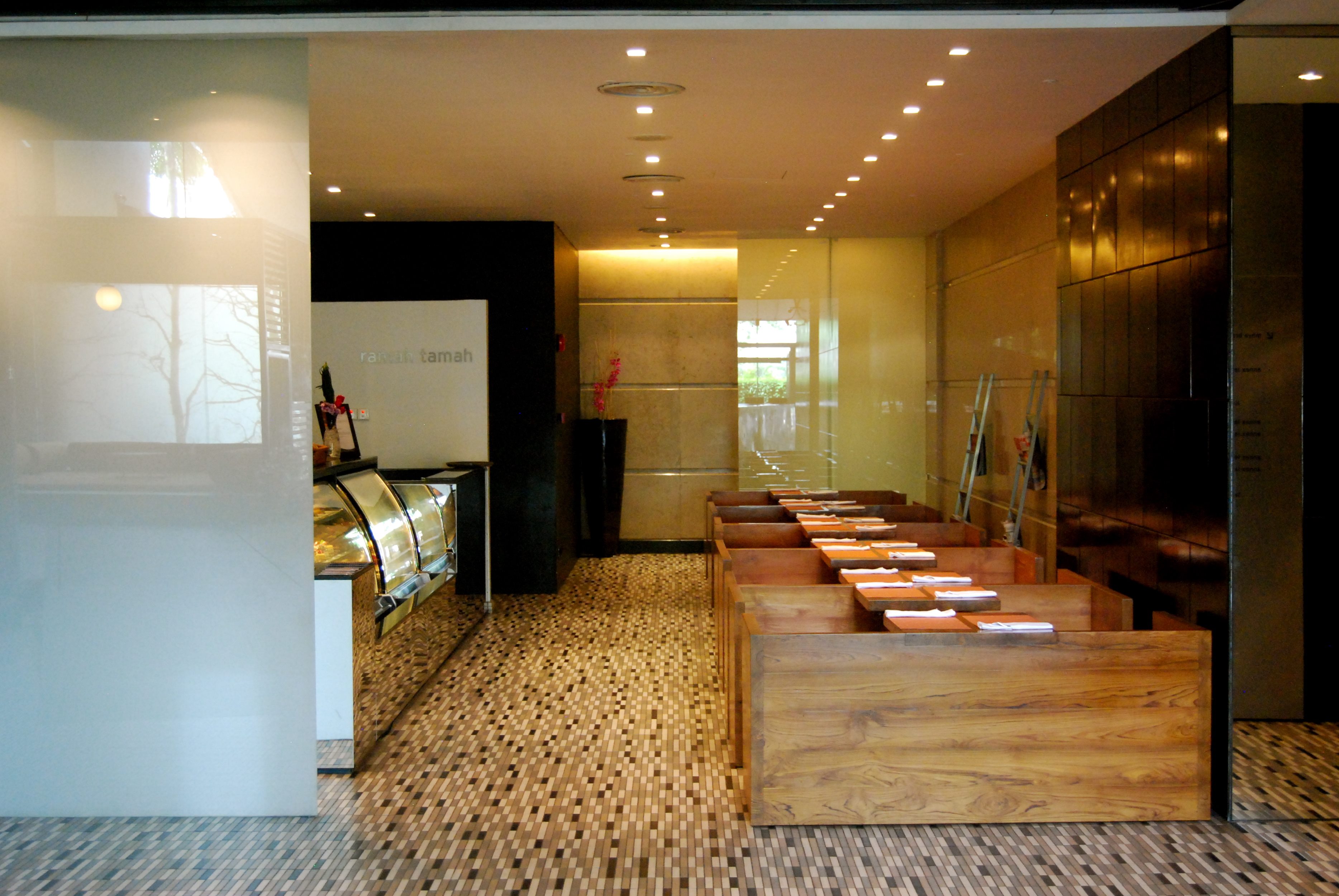 1038.jpg (179639 bytes)