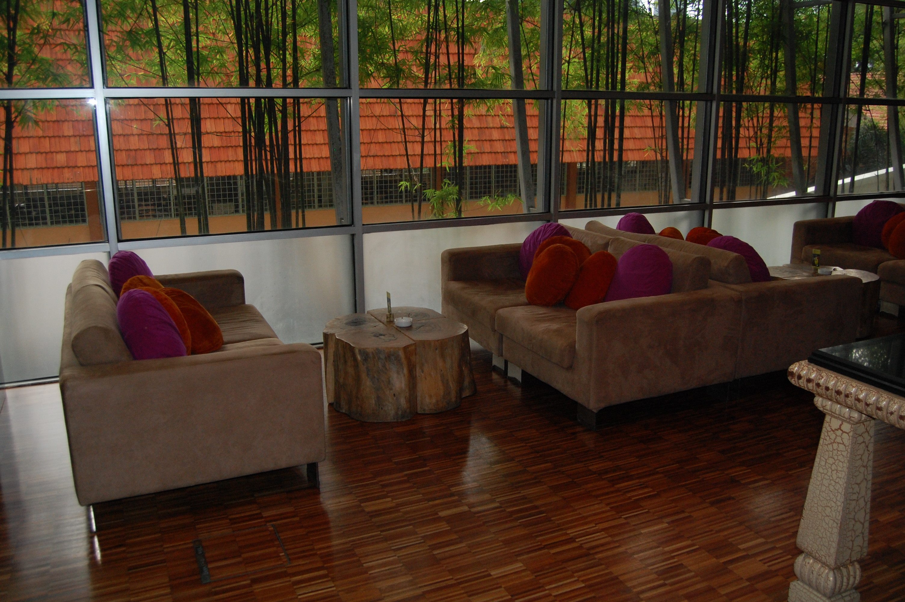 1210.jpg (179639 bytes)