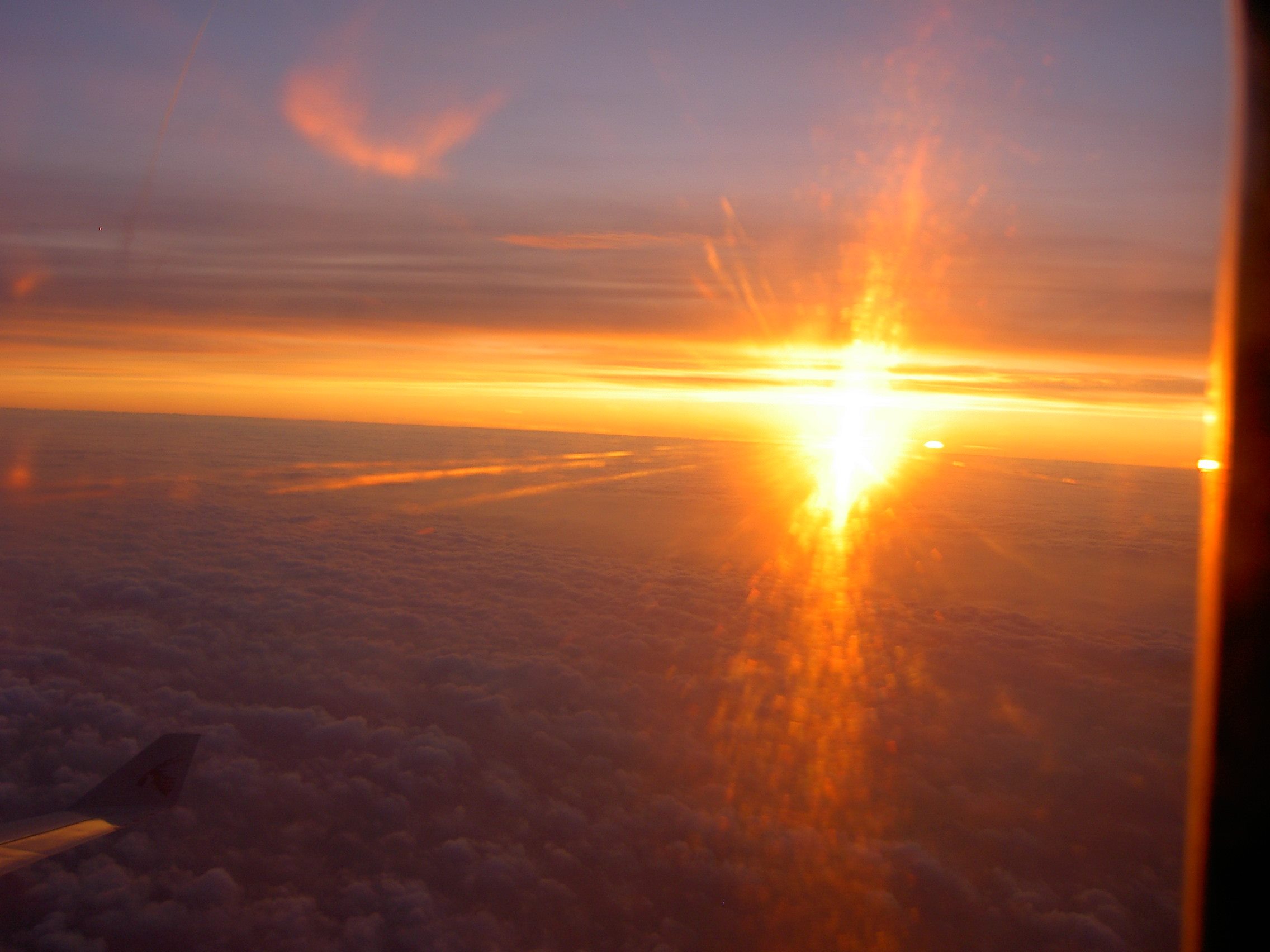 2100.jpg (147915 bytes)