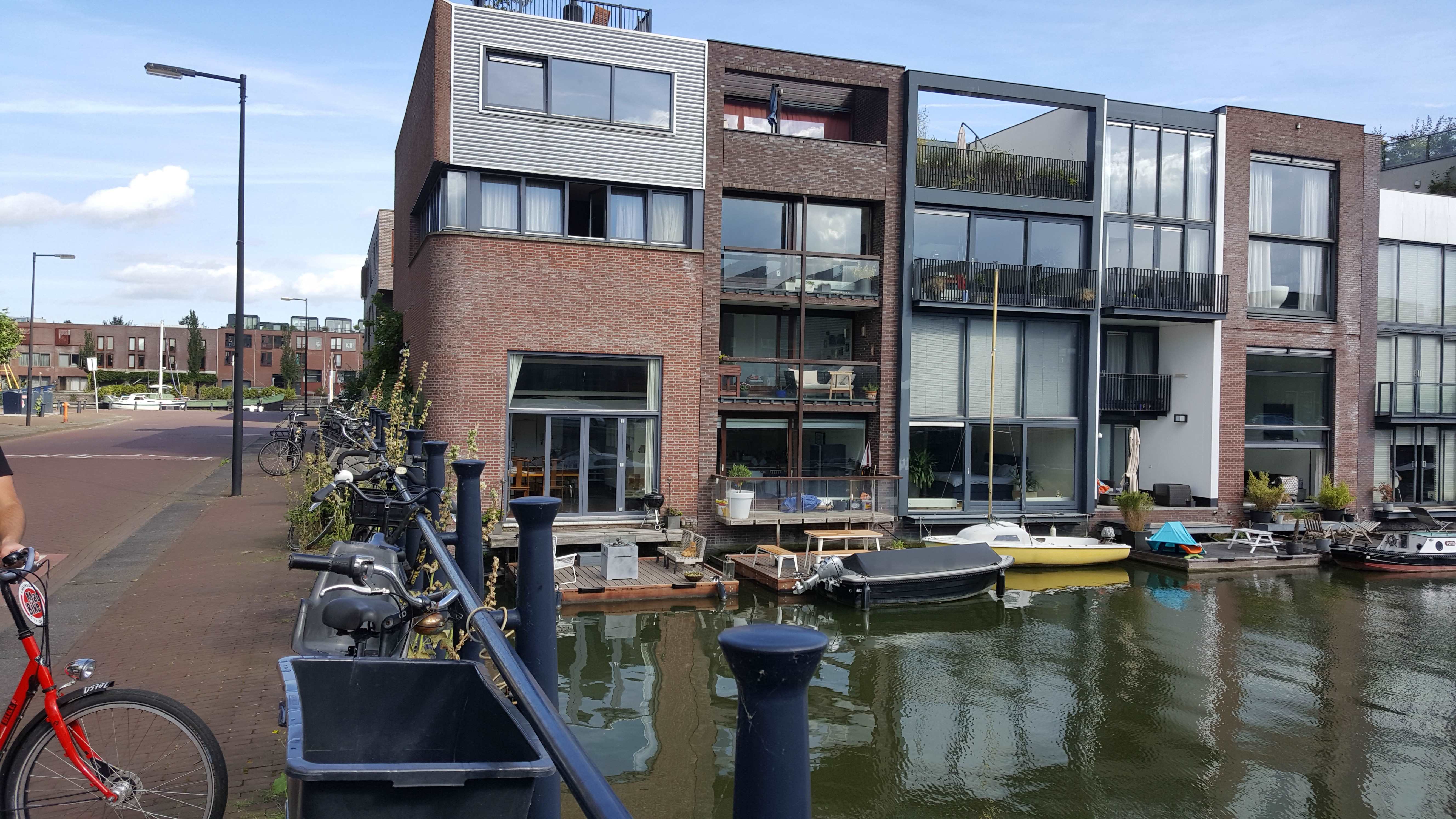 100.jpg (119404 bytes)