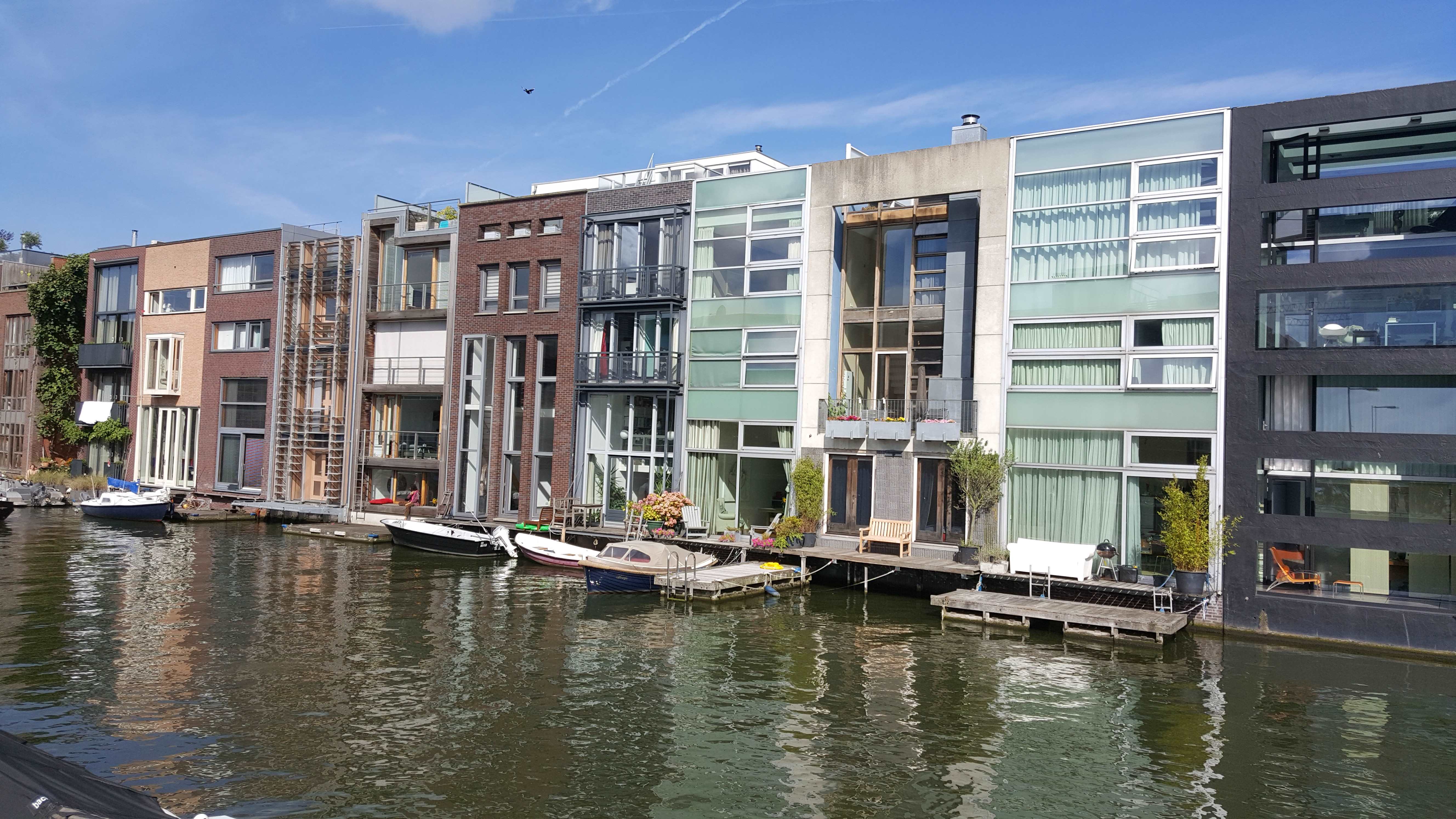 130.jpg (192791 bytes)