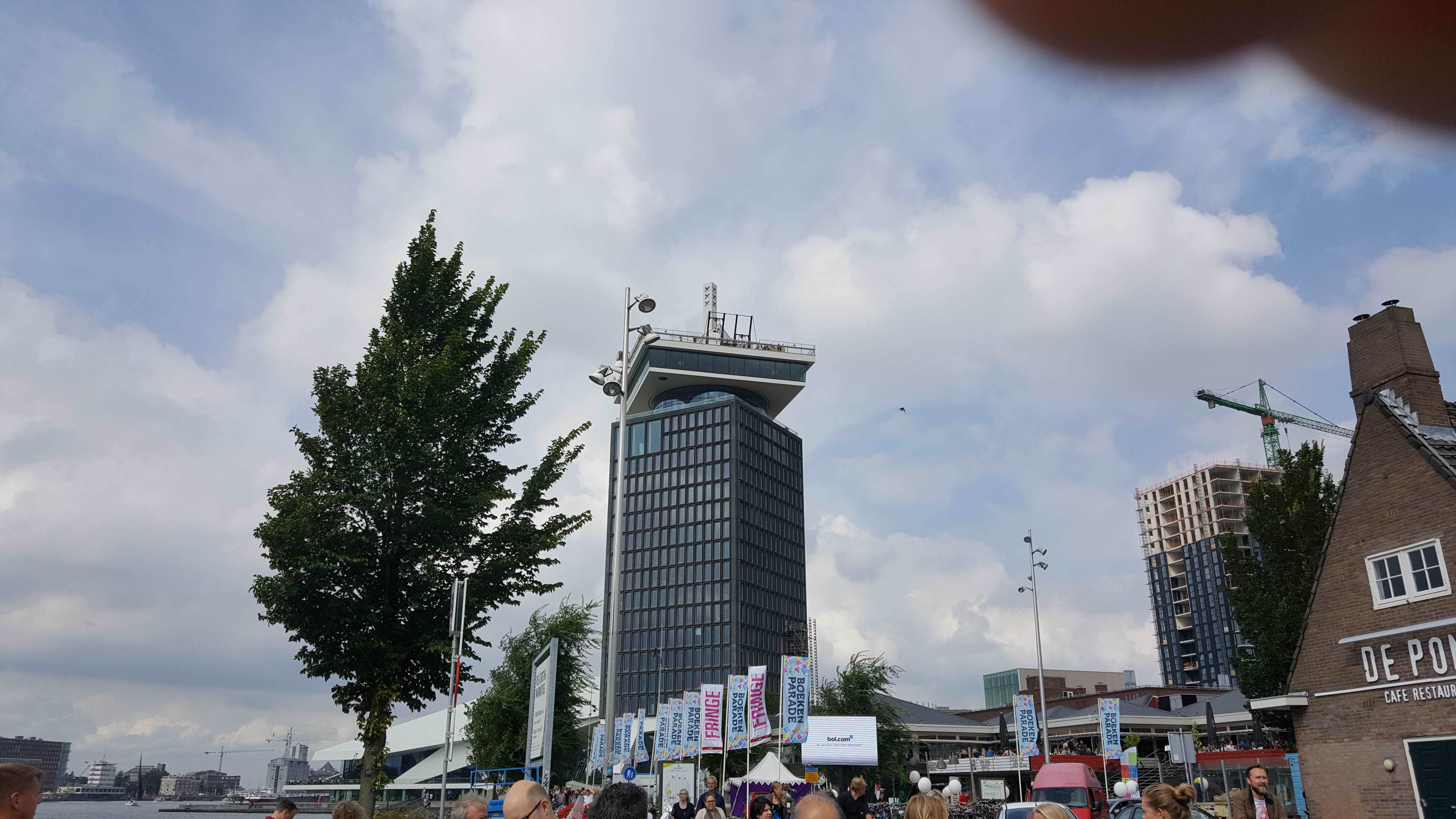 180.jpg (127199 bytes)