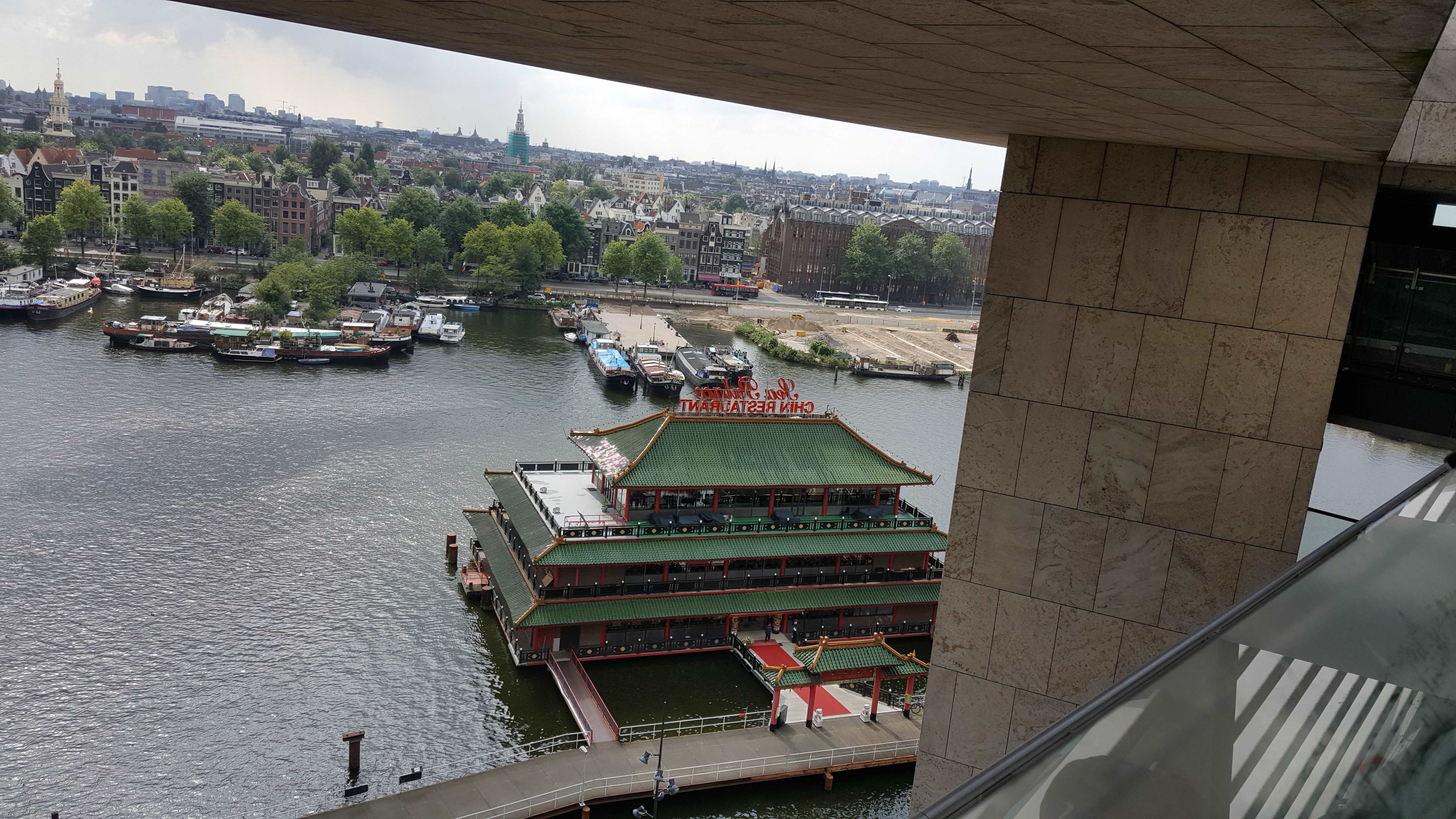 210.jpg (131761 bytes)