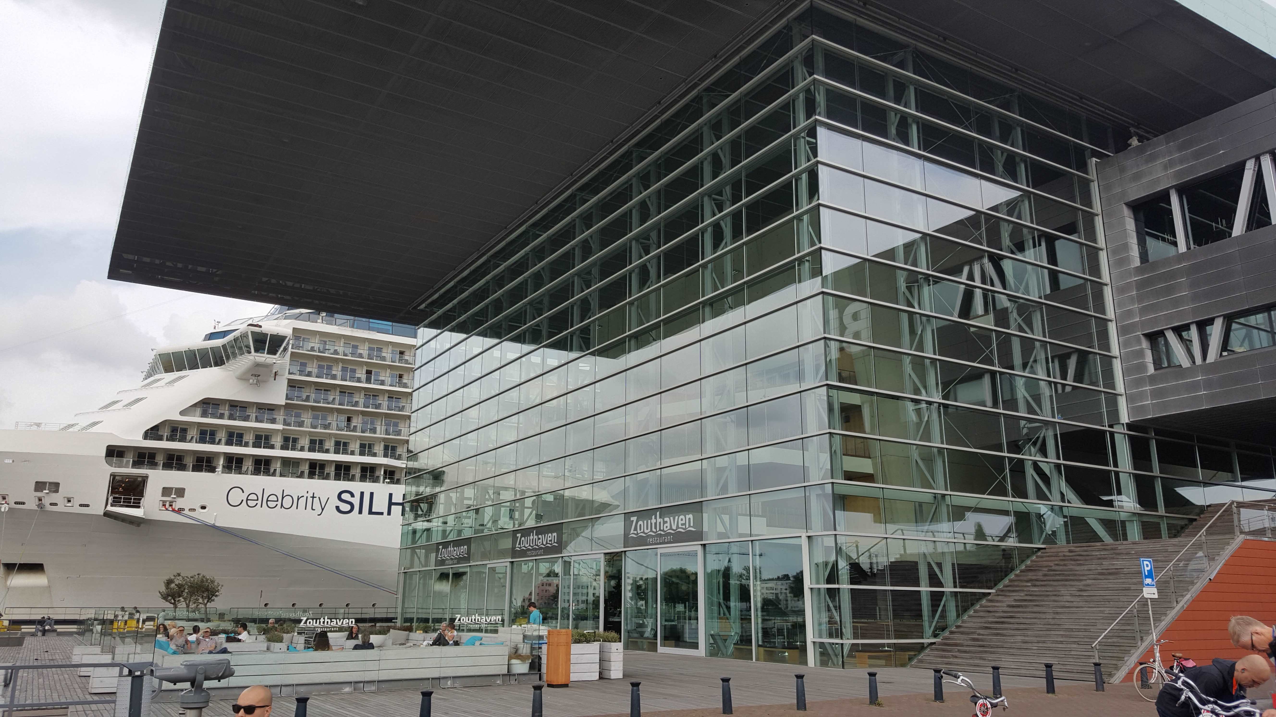 220.jpg (127199 bytes)