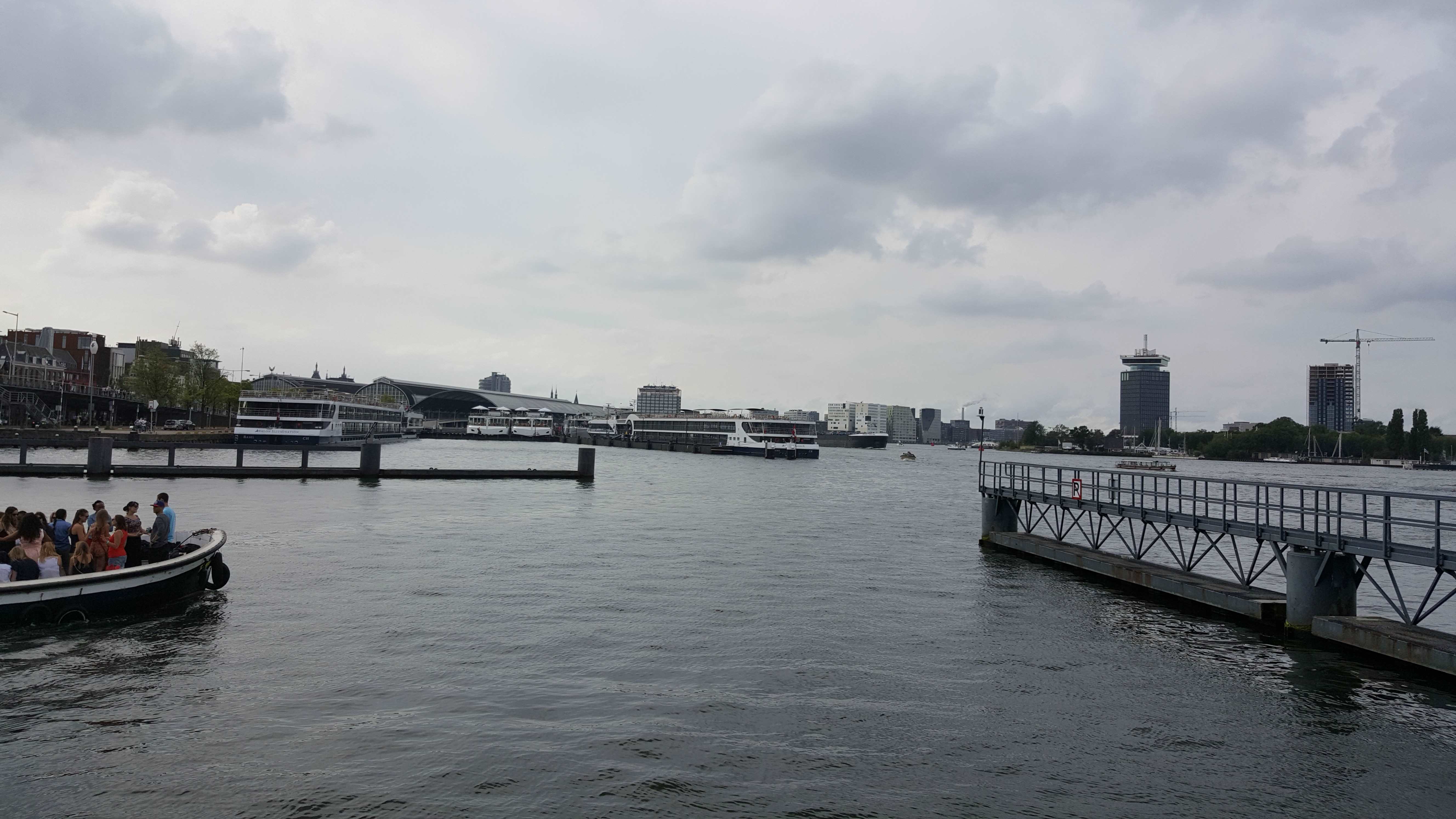 240.jpg (127199 bytes)