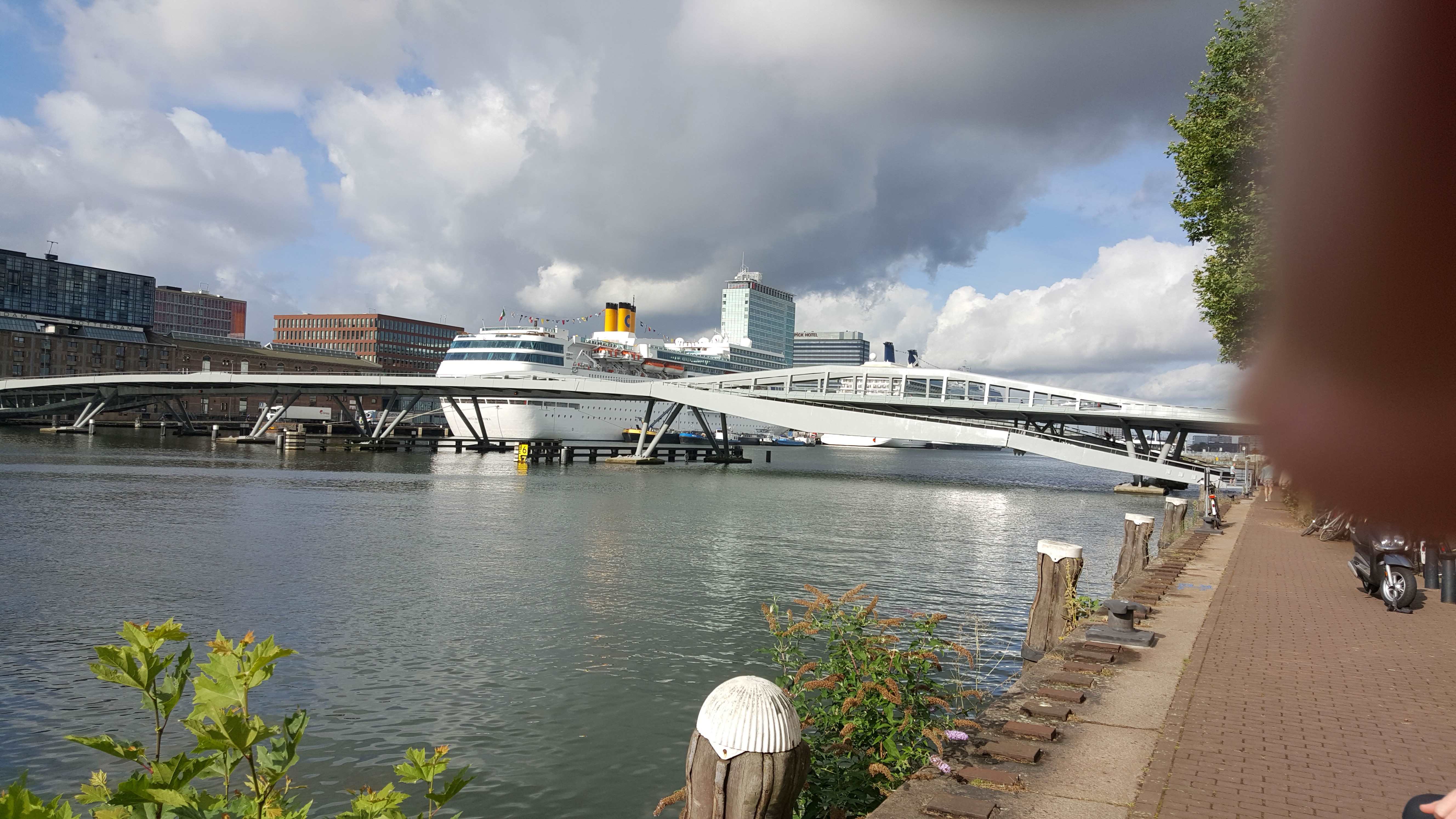 60.jpg (124997 bytes)