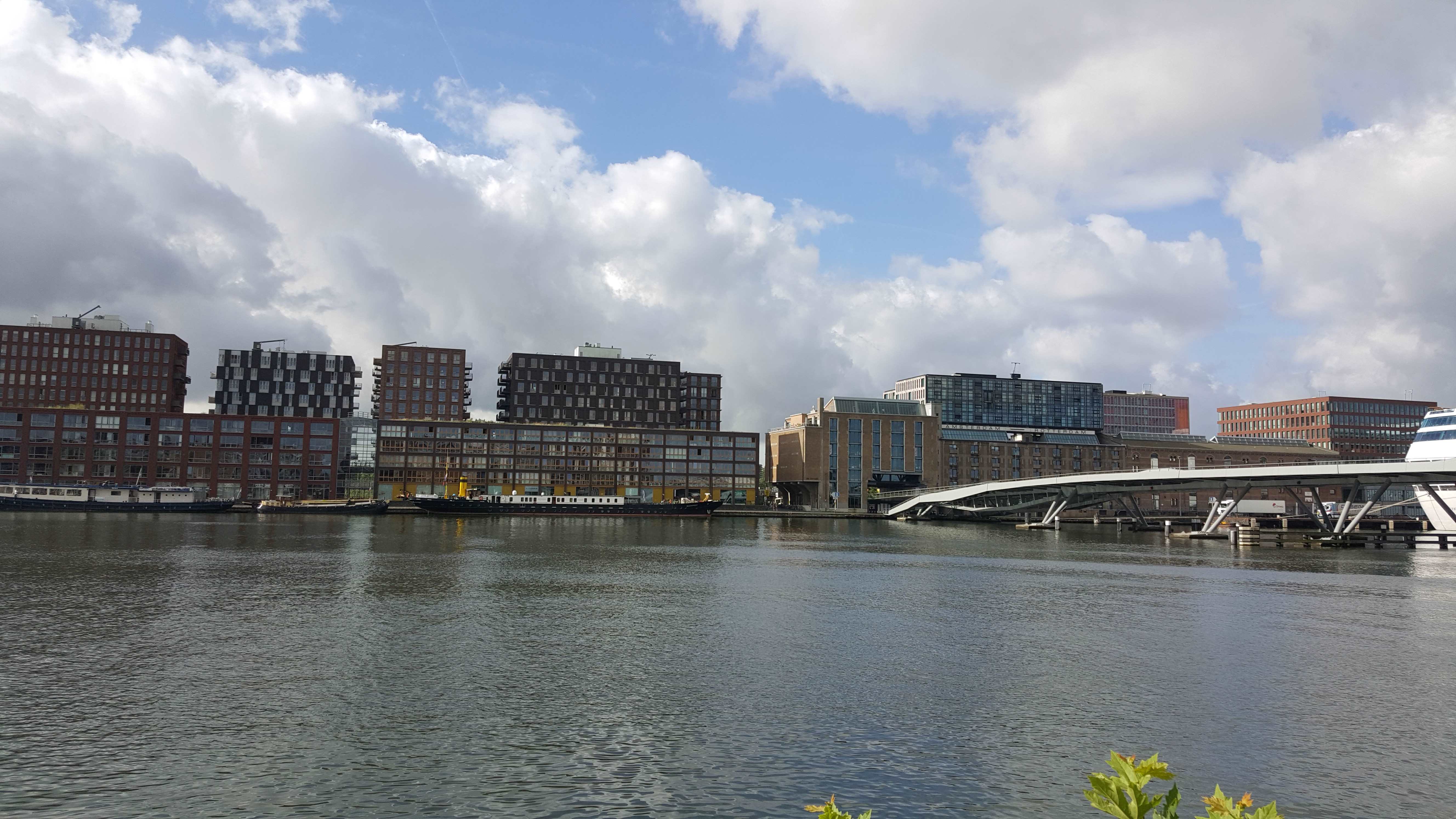 70.jpg (124997 bytes)