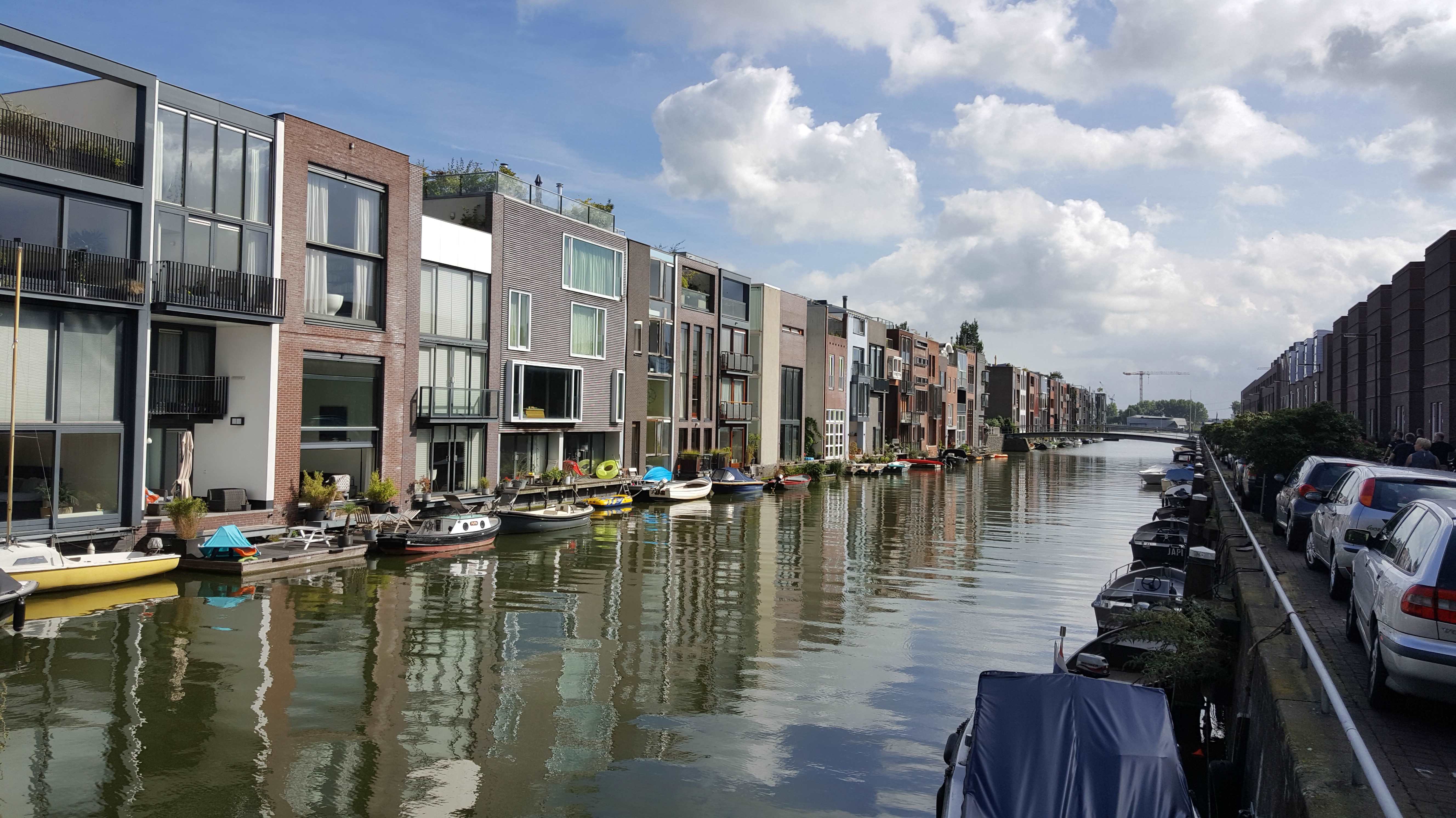 90.jpg (136306 bytes)