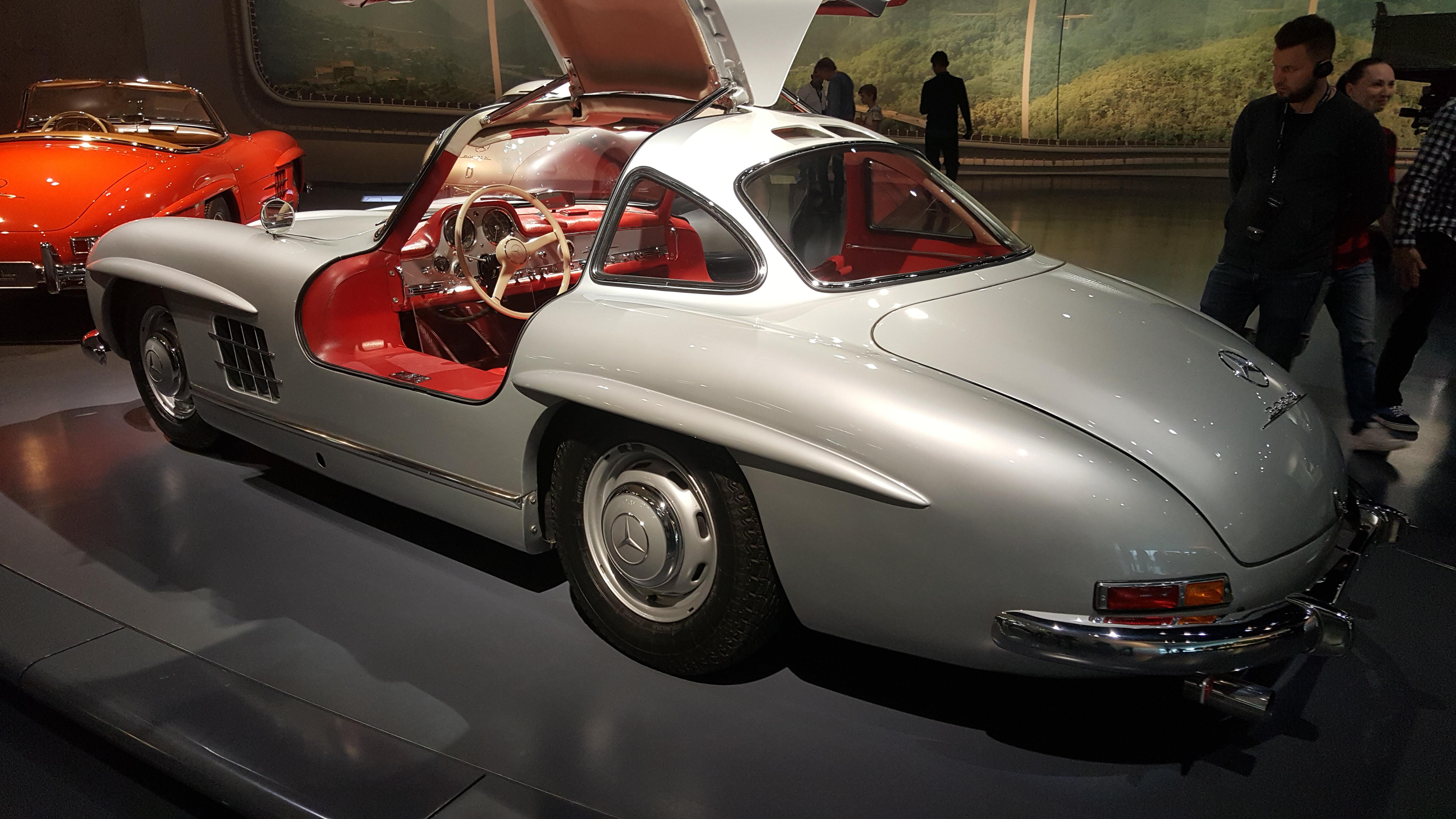 100.jpg (133810 bytes)