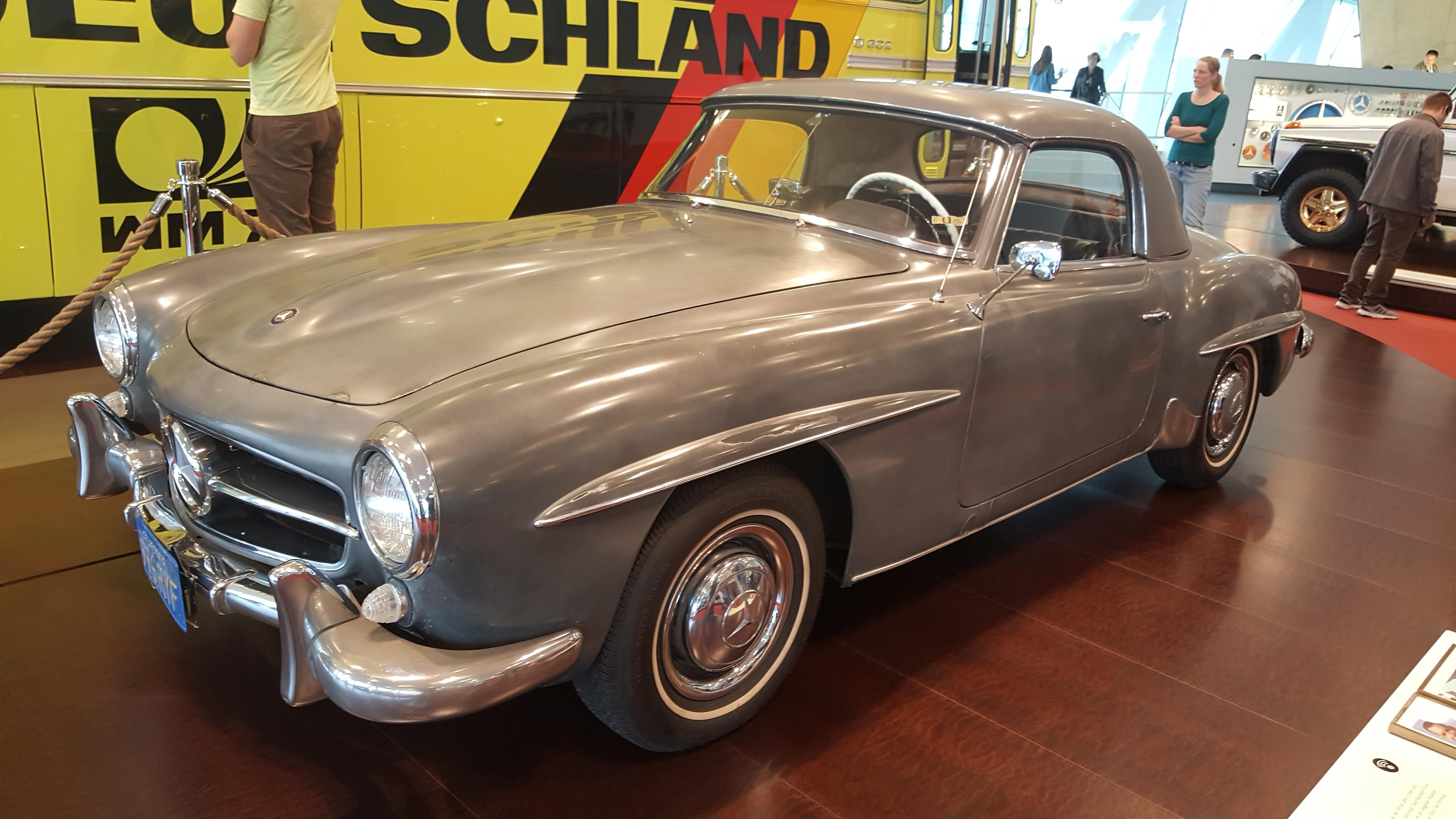 210.jpg (250910 bytes)