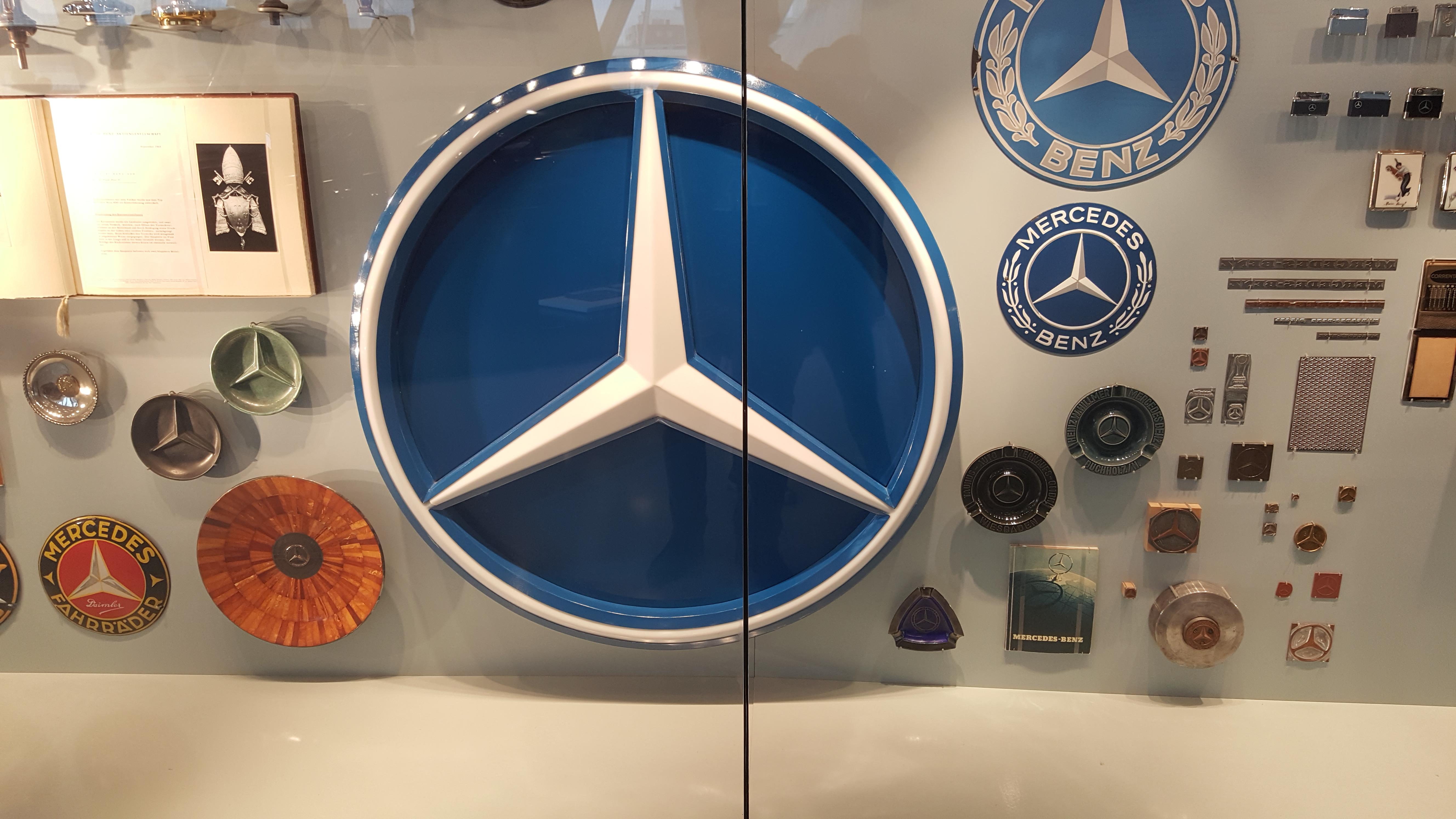 230.jpg (127199 bytes)