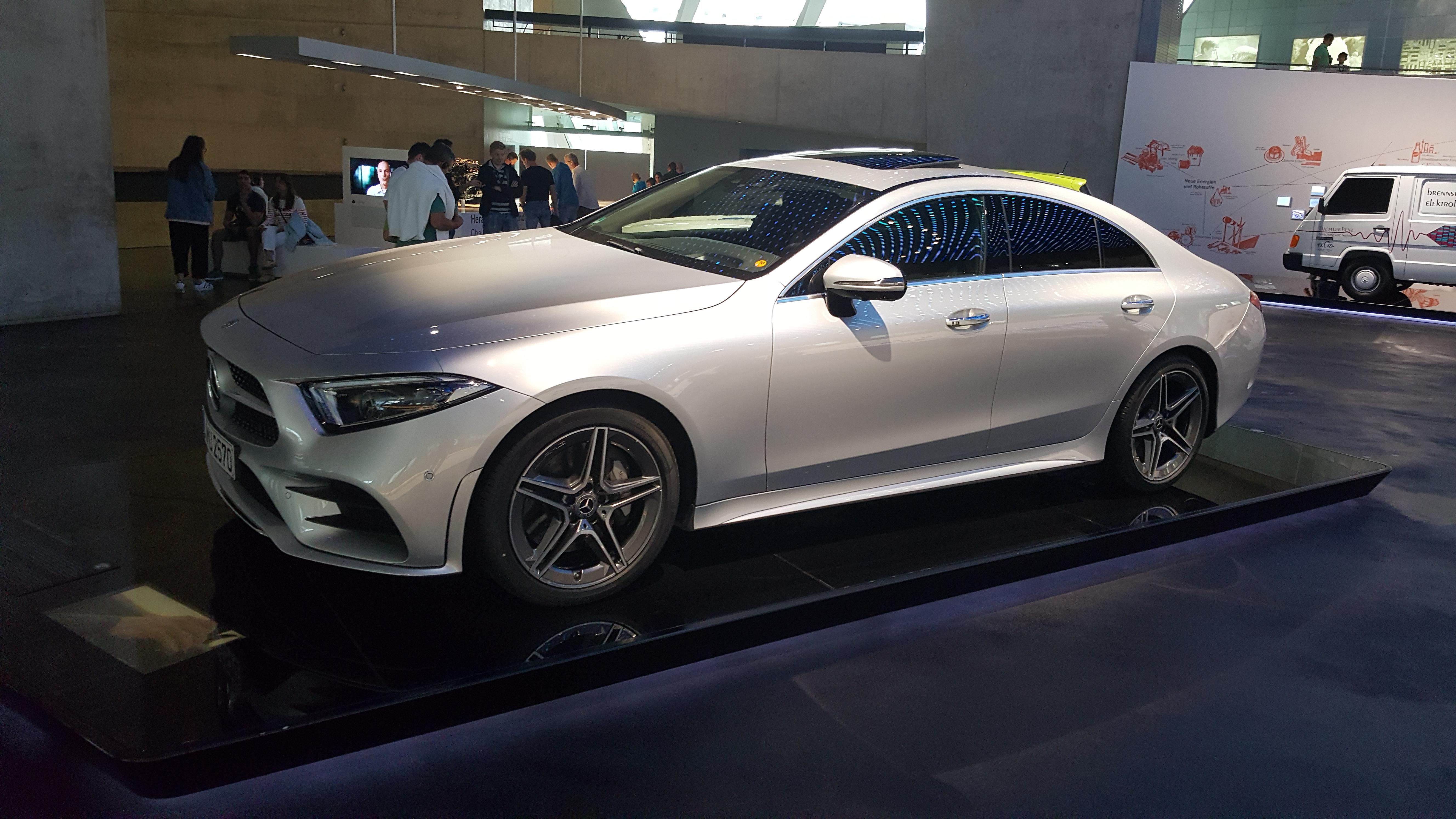 240.jpg (220273 bytes)