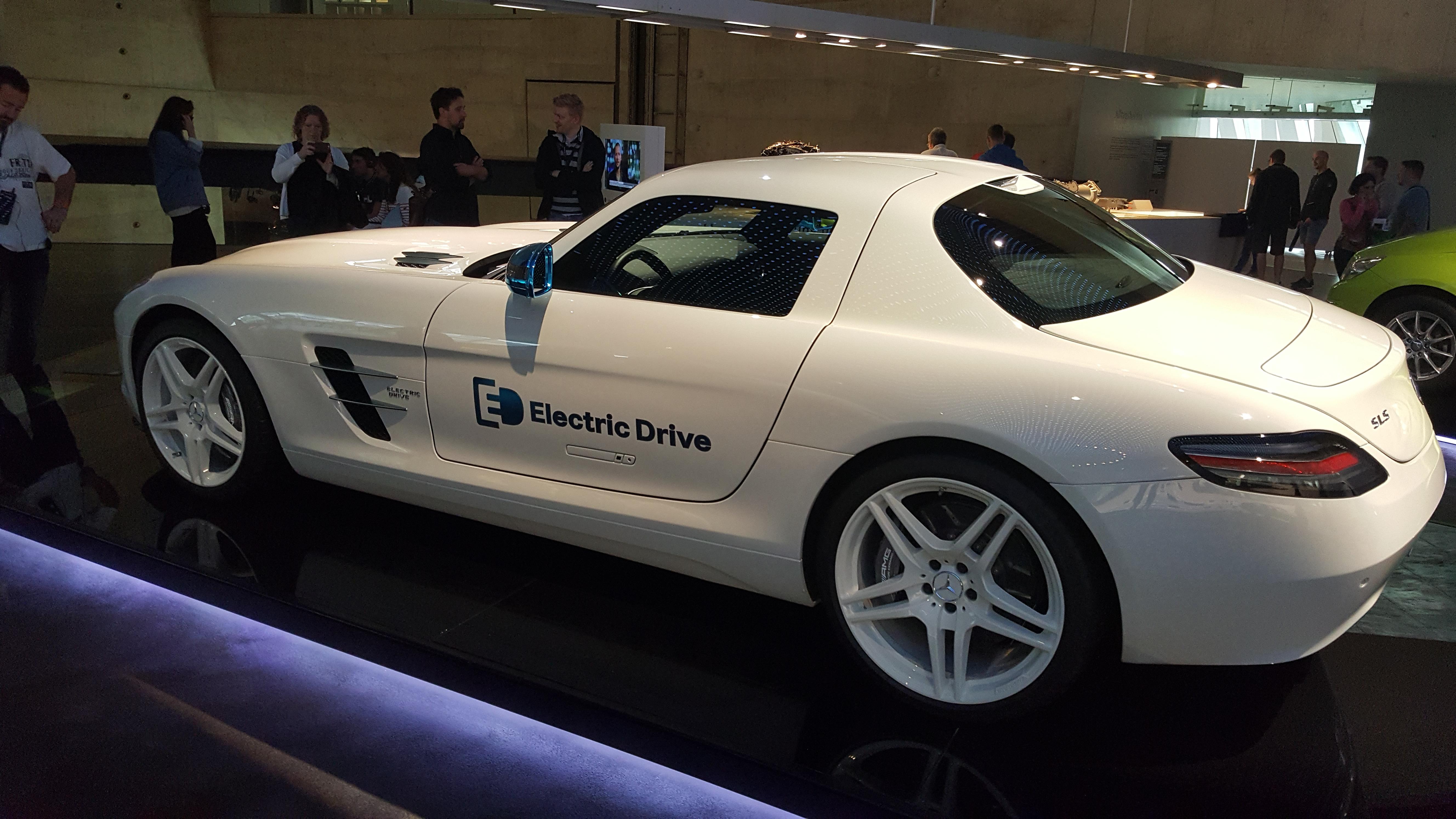 250.jpg (131761 bytes)