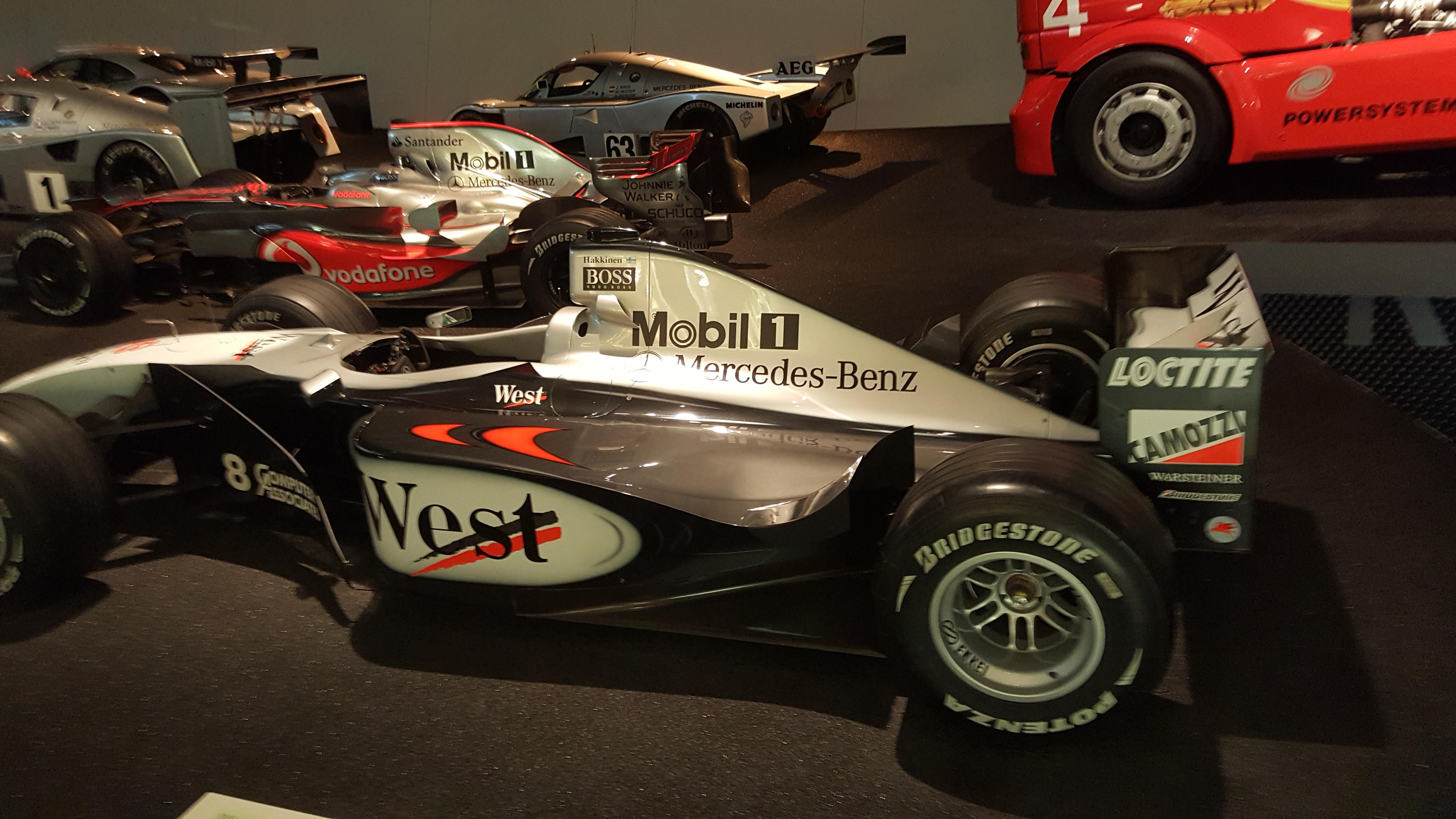 300.jpg (250910 bytes)