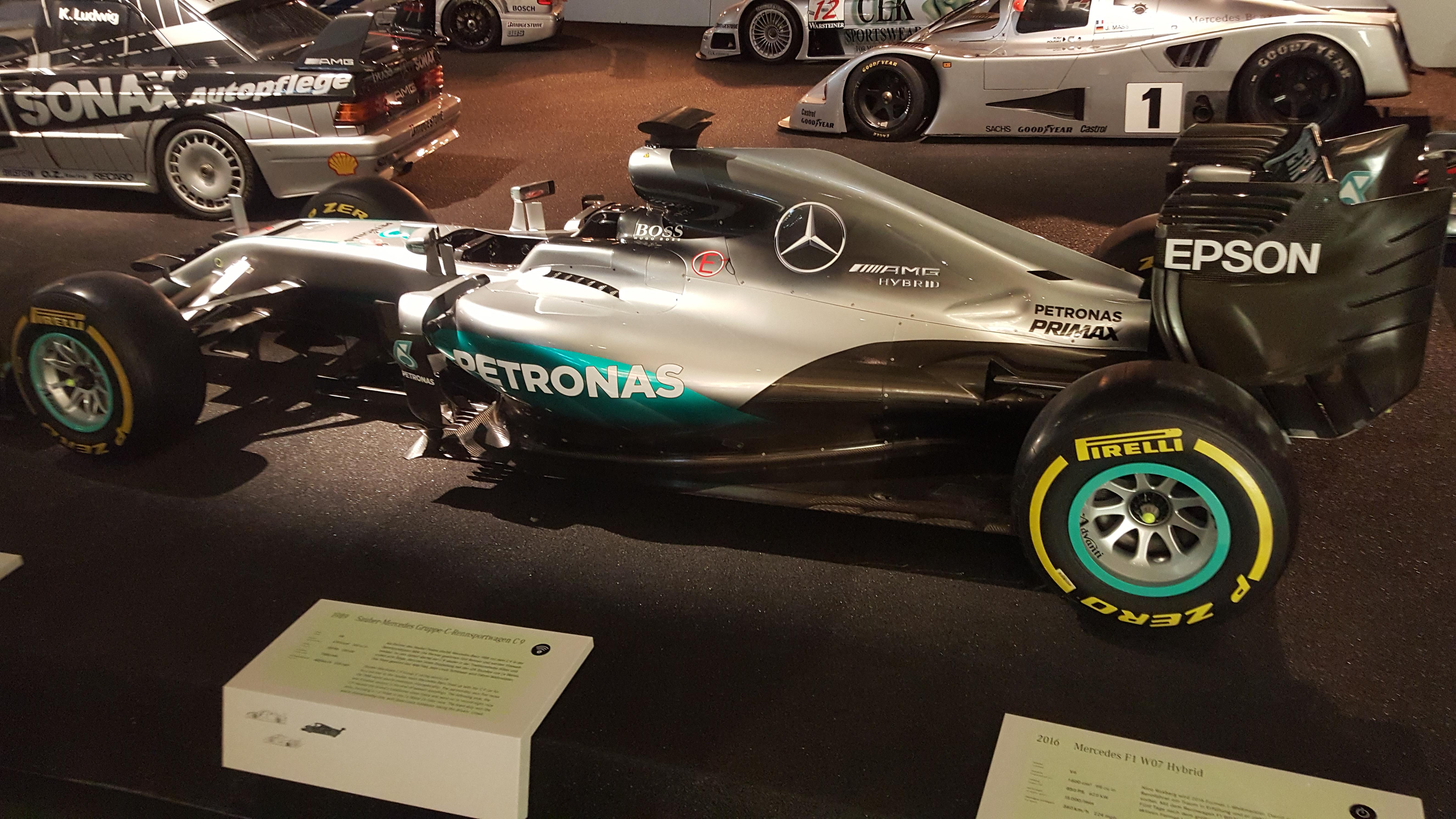 310.jpg (250910 bytes)