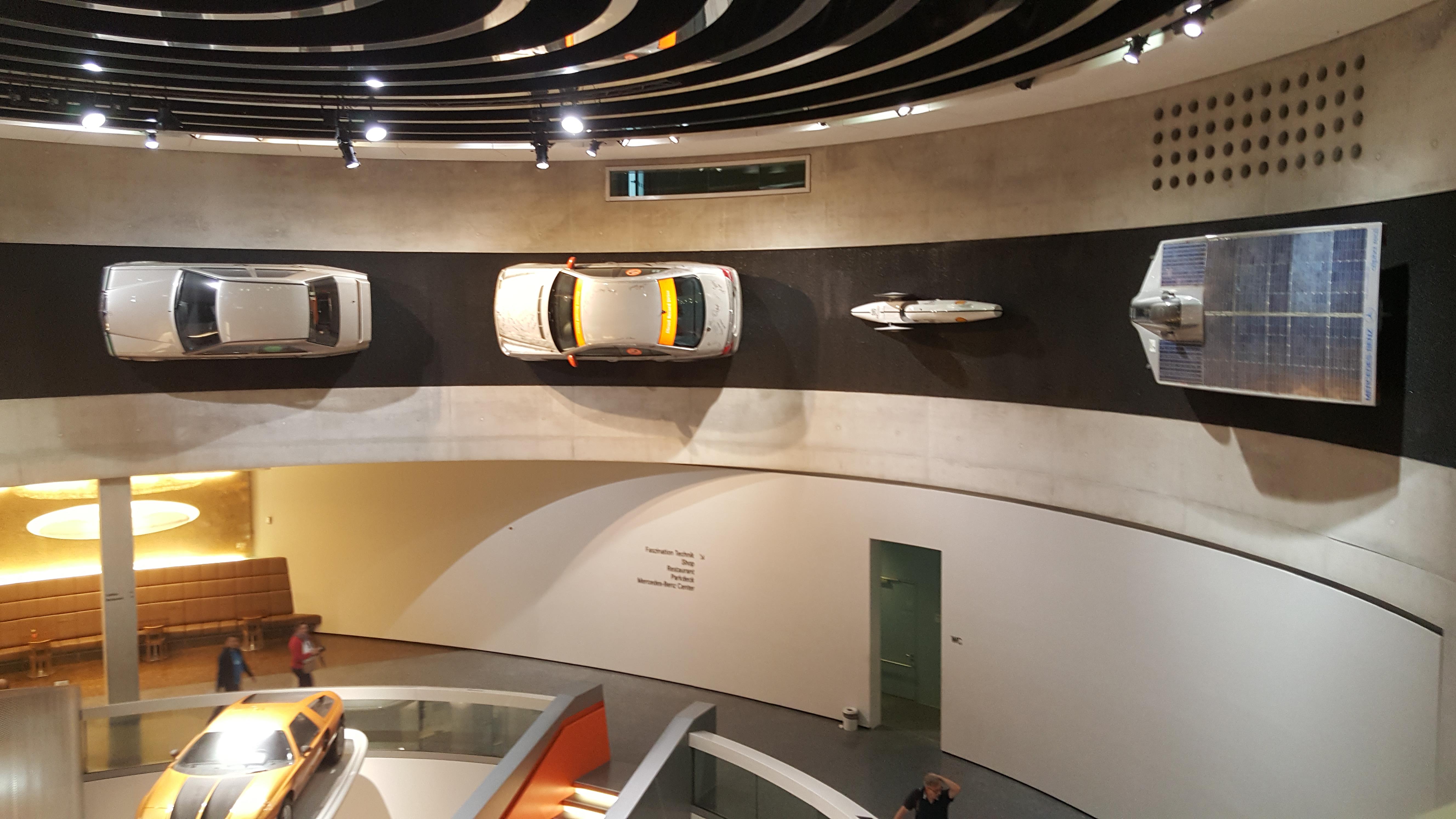 370.jpg (250910 bytes)