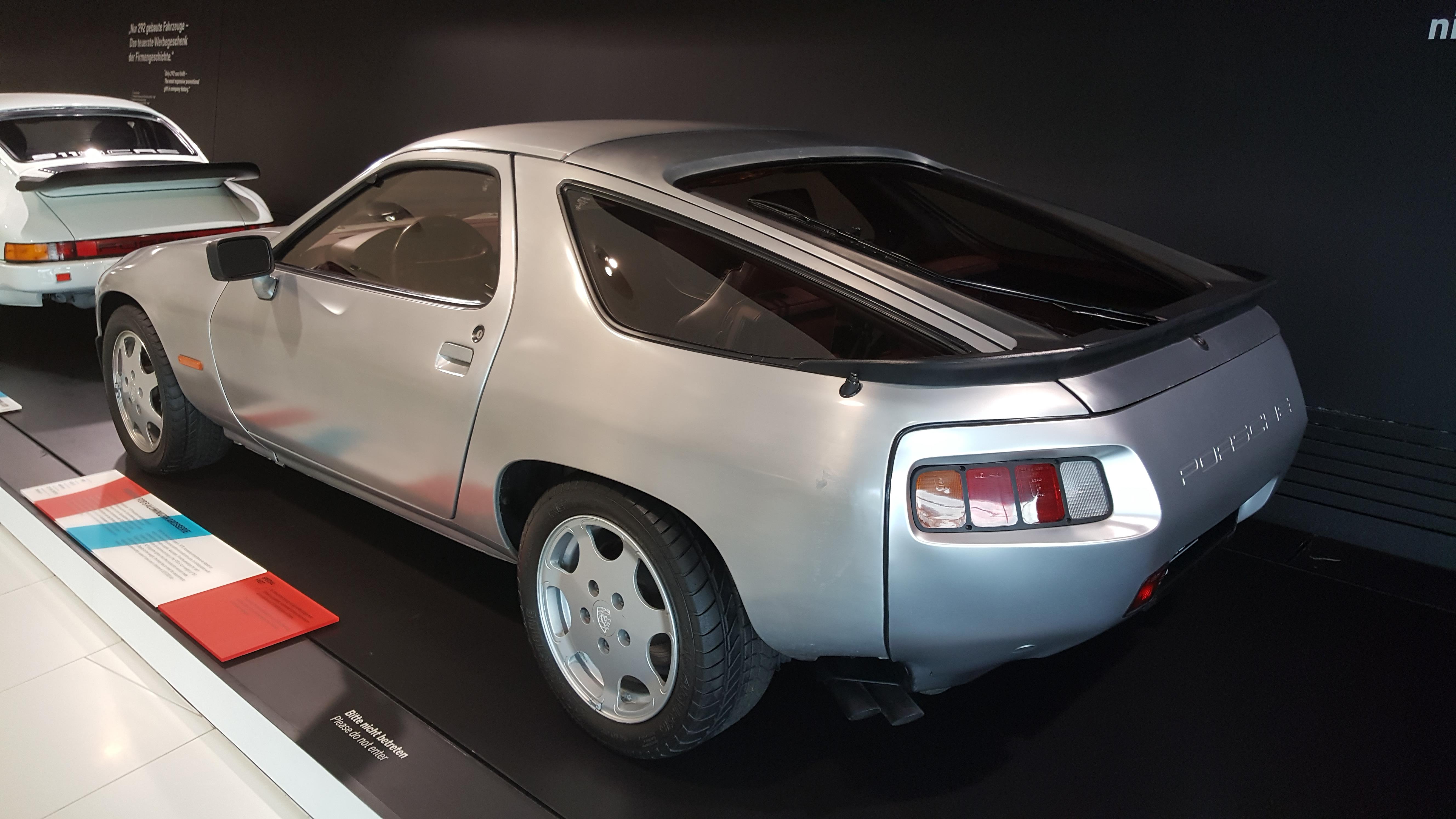 710.jpg (327117 bytes)